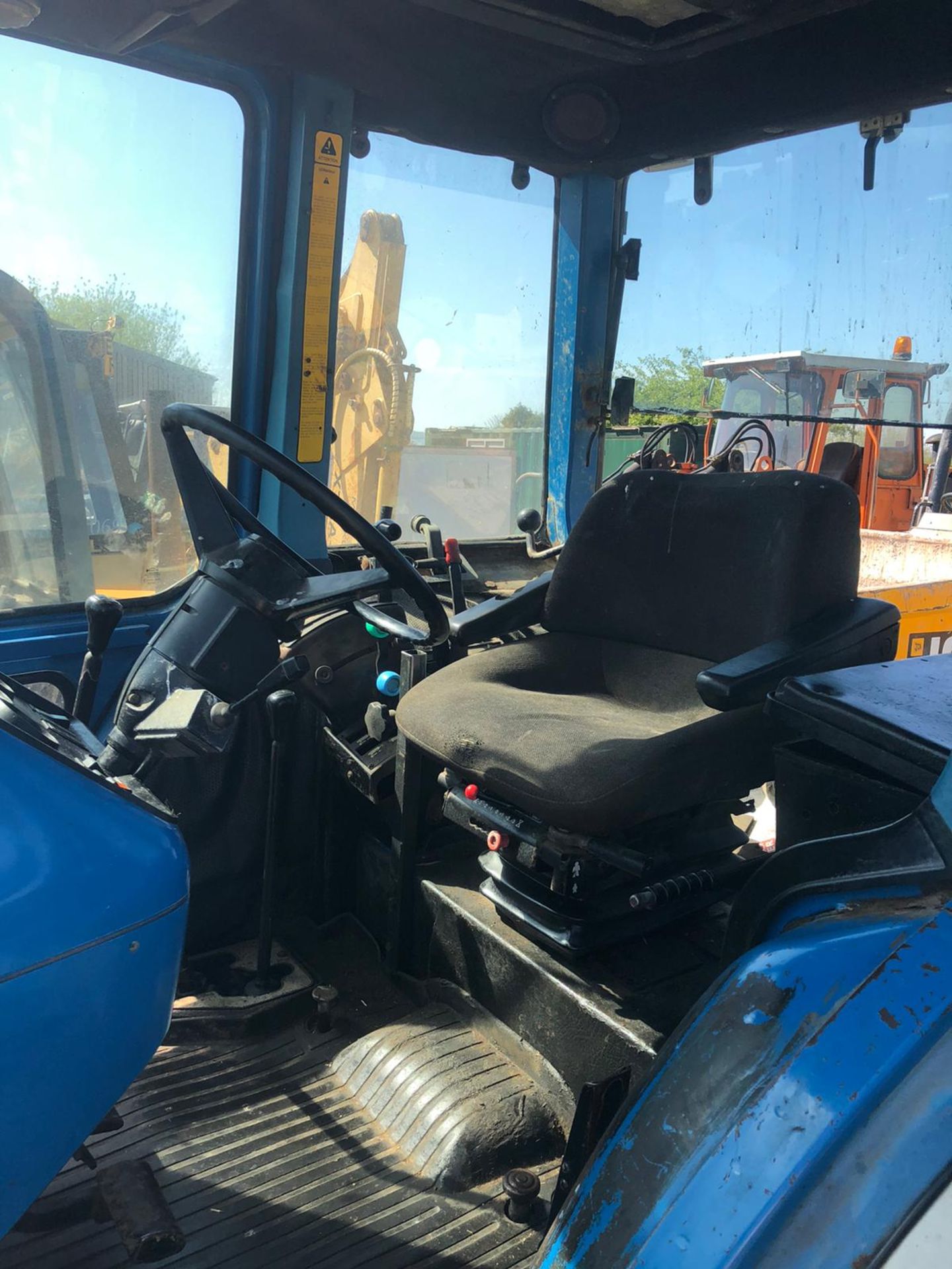 FORD 6610 4 WHEEL DRIVE TRACTOR, RUNS AND WORKS, 3 POINT LINKAGE, REAR PTO, ROAD REGISTERED WITH V5 - Image 6 of 8