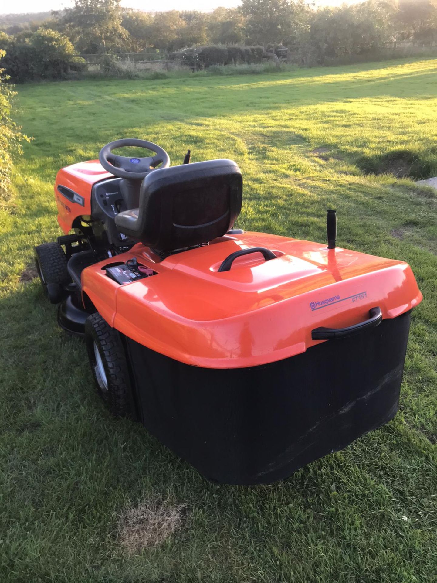 HUSQVARNA CT151 RIDE ON LAWN MOWER, GOOD CONDITION, RUNS, DRIVES AND CUTS *NO VAT* - Image 3 of 6
