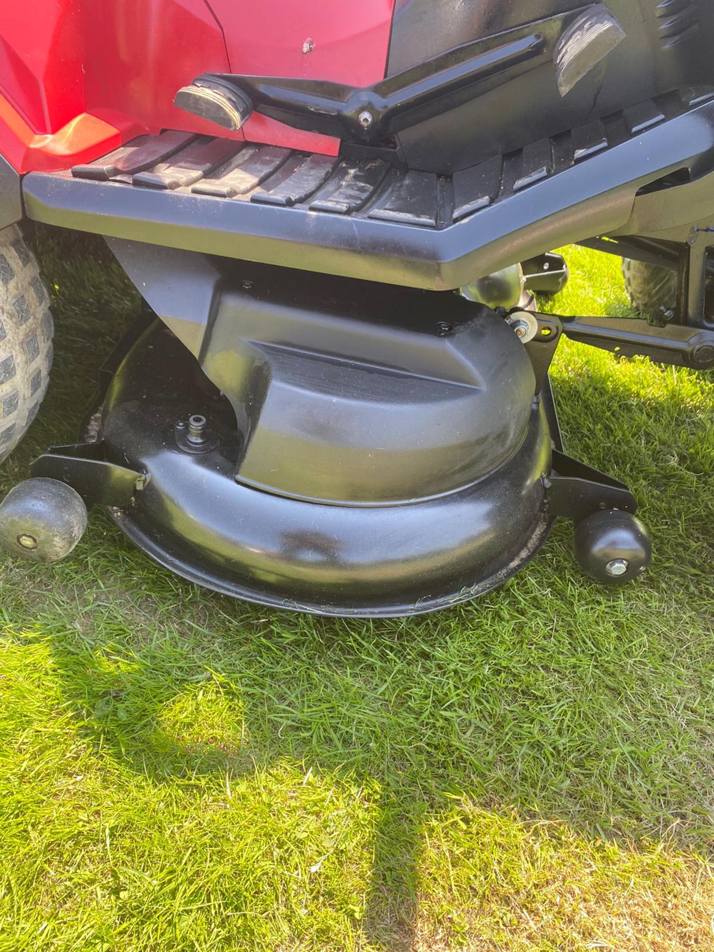 MOUNTFIELD 2040H RIDE ON LAWN MOWER WITH COLLECTOR, 315 HOURS, RUNS, DRIVES & CUTS *NO VAT* - Image 4 of 8