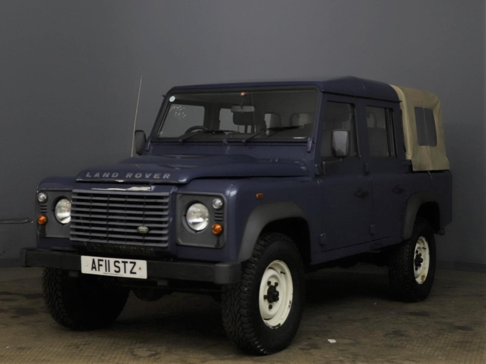 2011/11 REG LAND ROVER DEFENDER 110 TD DCB 2.4 DIESEL PICK-UP, SHOWING 1 FORMER KEEPER *NO VAT* - Image 3 of 12