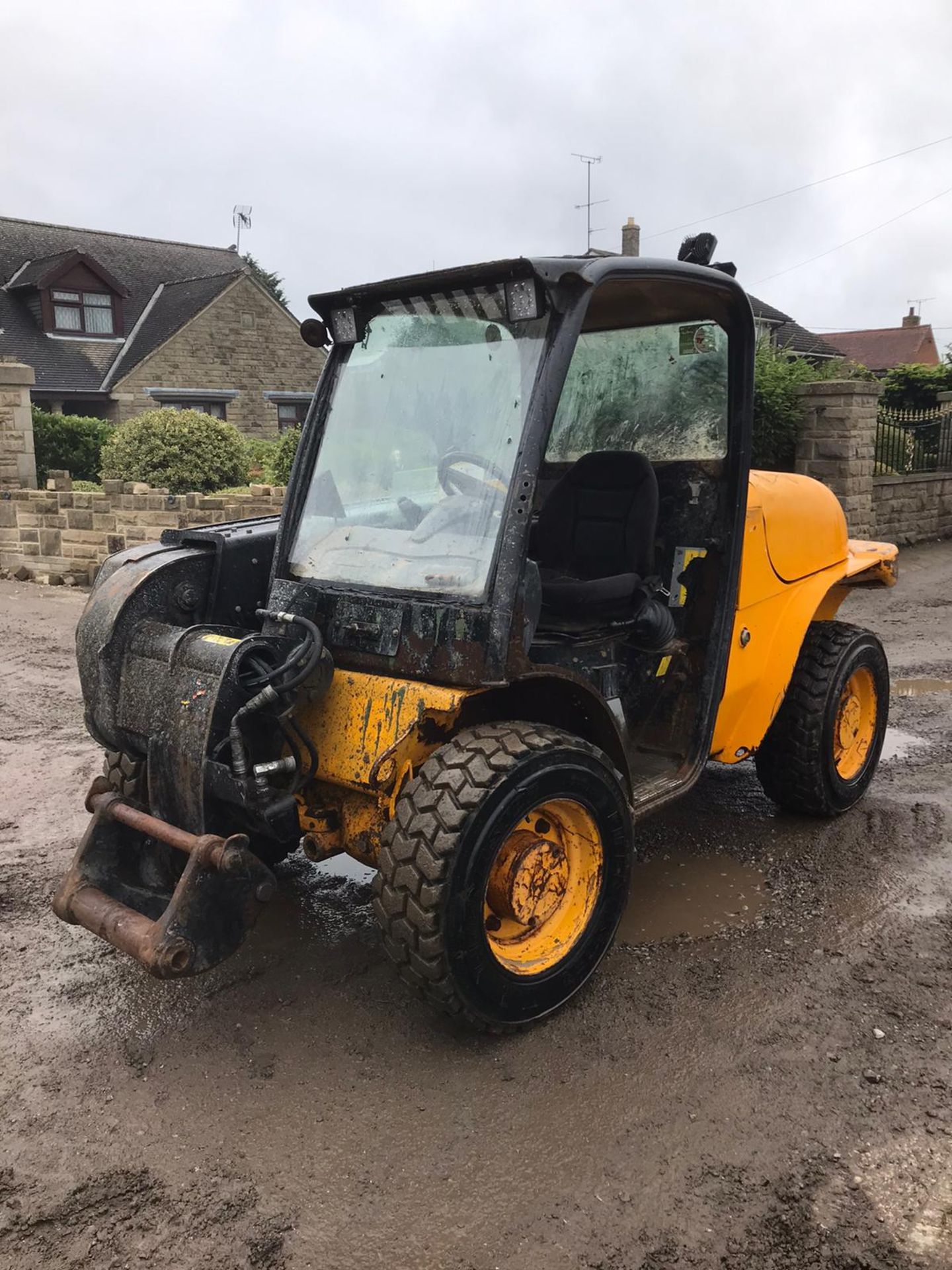 2005 JCB 520-50 RUNS, DRIVES AND LIFTS, SHOWING 5550 HOURS *PLUS VAT* - Image 2 of 6