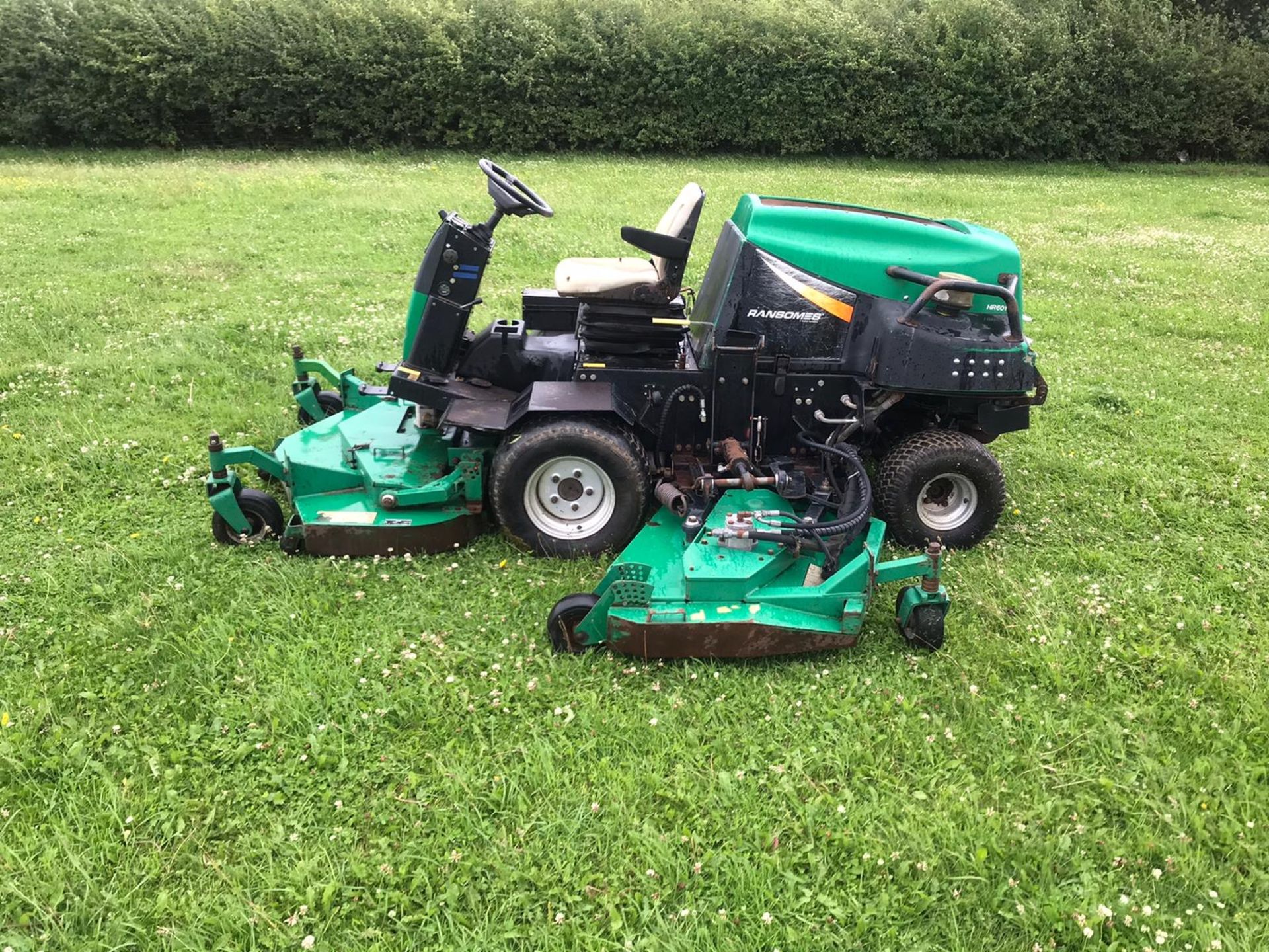 RANSOMES HR6010 BATWING RIDE ON LAWN MOWER, YEAR 2007, ONLY DONE 3431 HOURS *NO VAT* - Image 5 of 13
