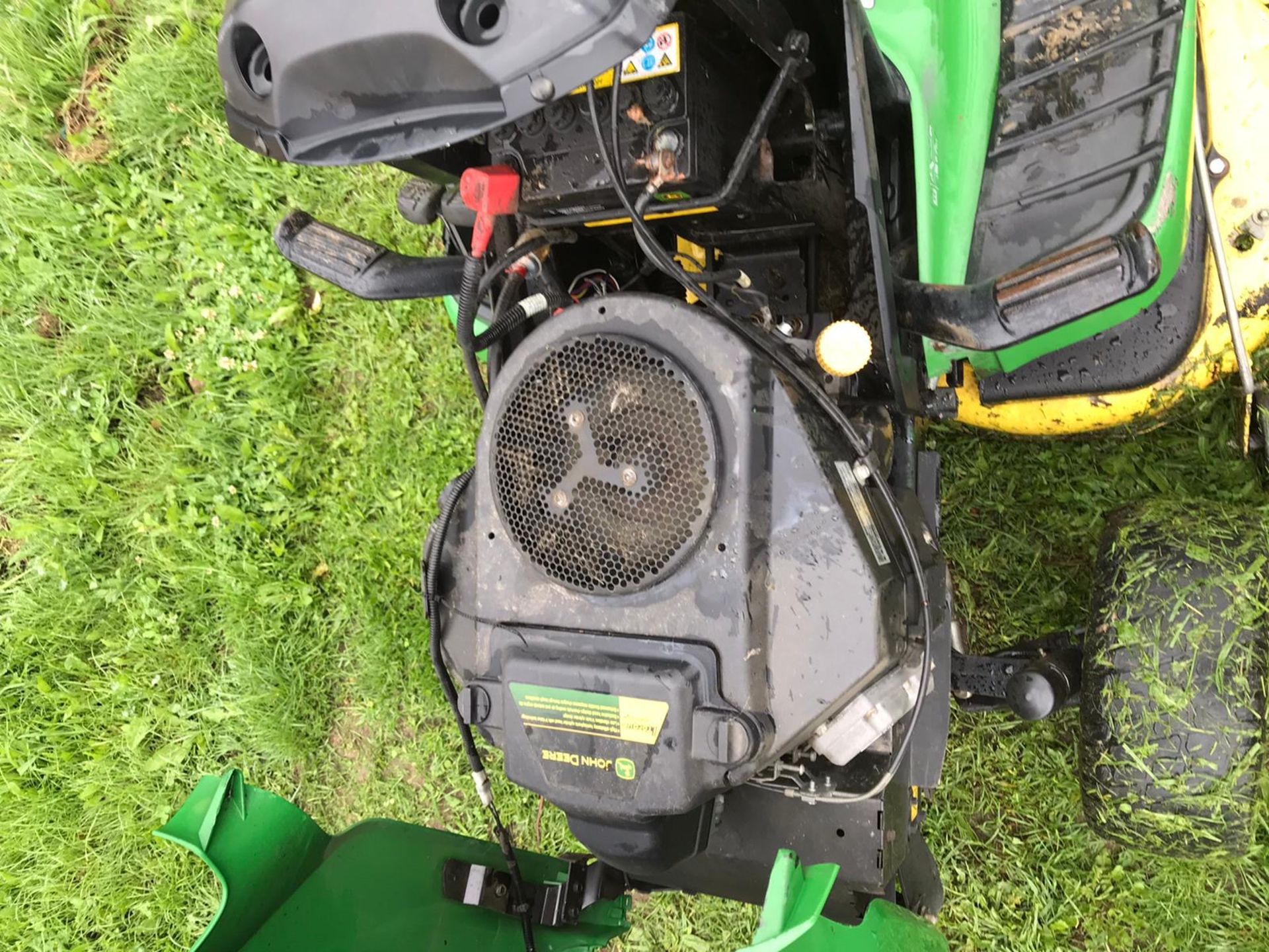 JOHN DEERE X320 RIDE ON LAWN MOWER, C/W 42" MID MOUNTED DECK, YEAR 2013, WORKING HOURS 1237 - Image 7 of 7