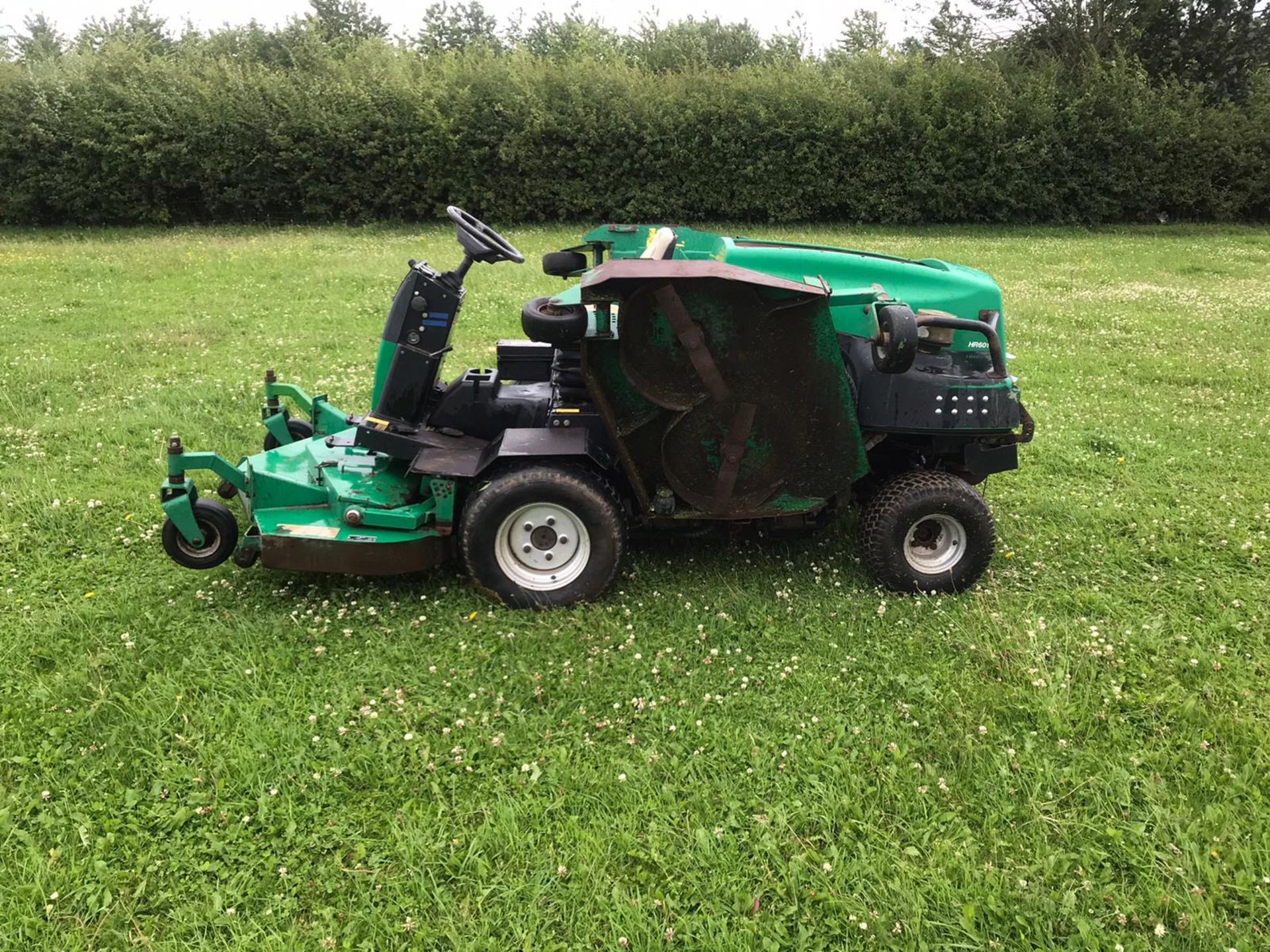 RANSOMES HR6010 BATWING RIDE ON LAWN MOWER, YEAR 2007, ONLY DONE 3431 HOURS *NO VAT* - Image 6 of 13