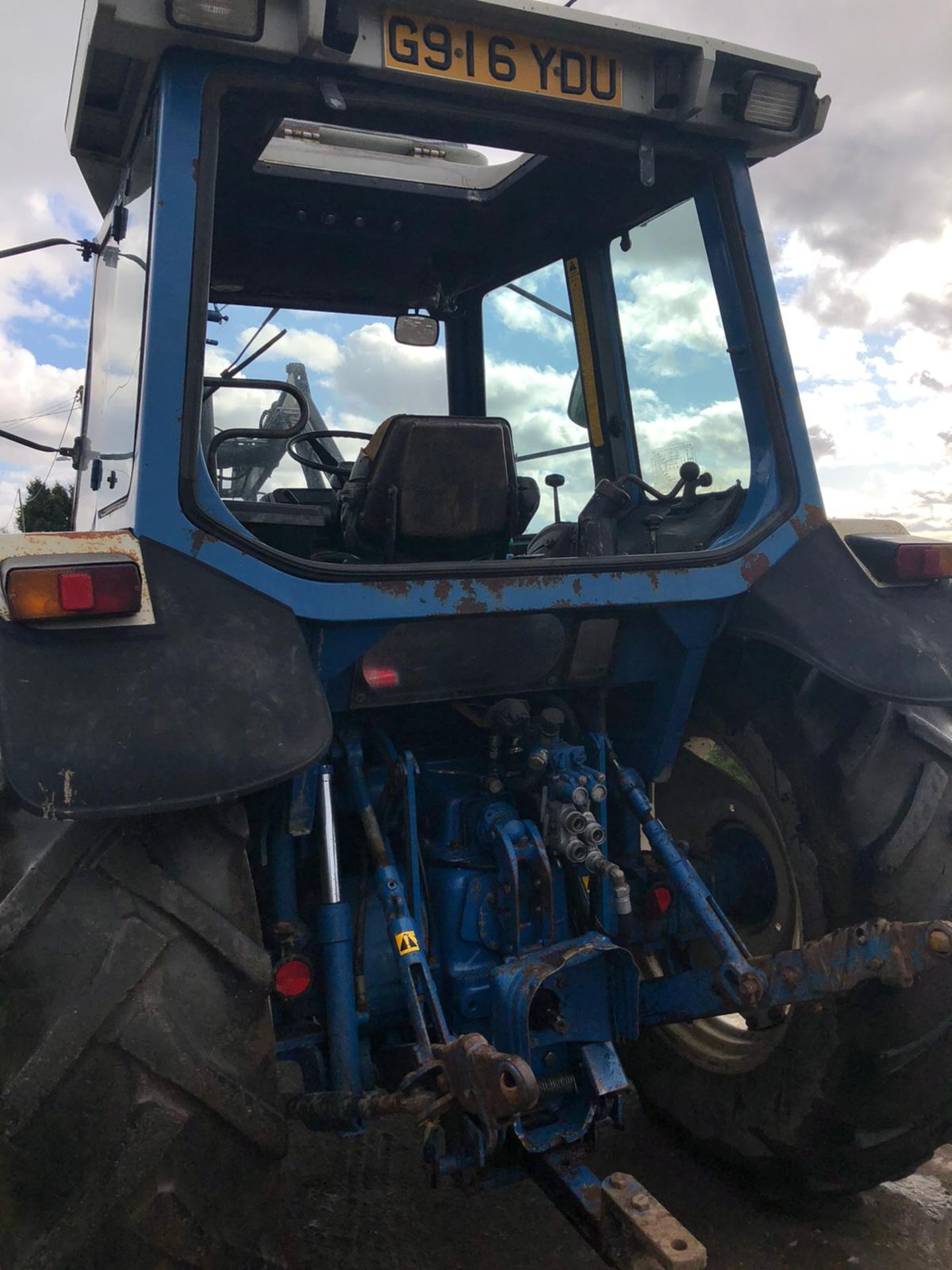 1990/G REG FORD NEW HOLLAND 7610 BLUE TRACTOR, C/W FRONT LOADER, SHOWING 1 FORMER KEEPER *PLUS VAT* - Image 7 of 8