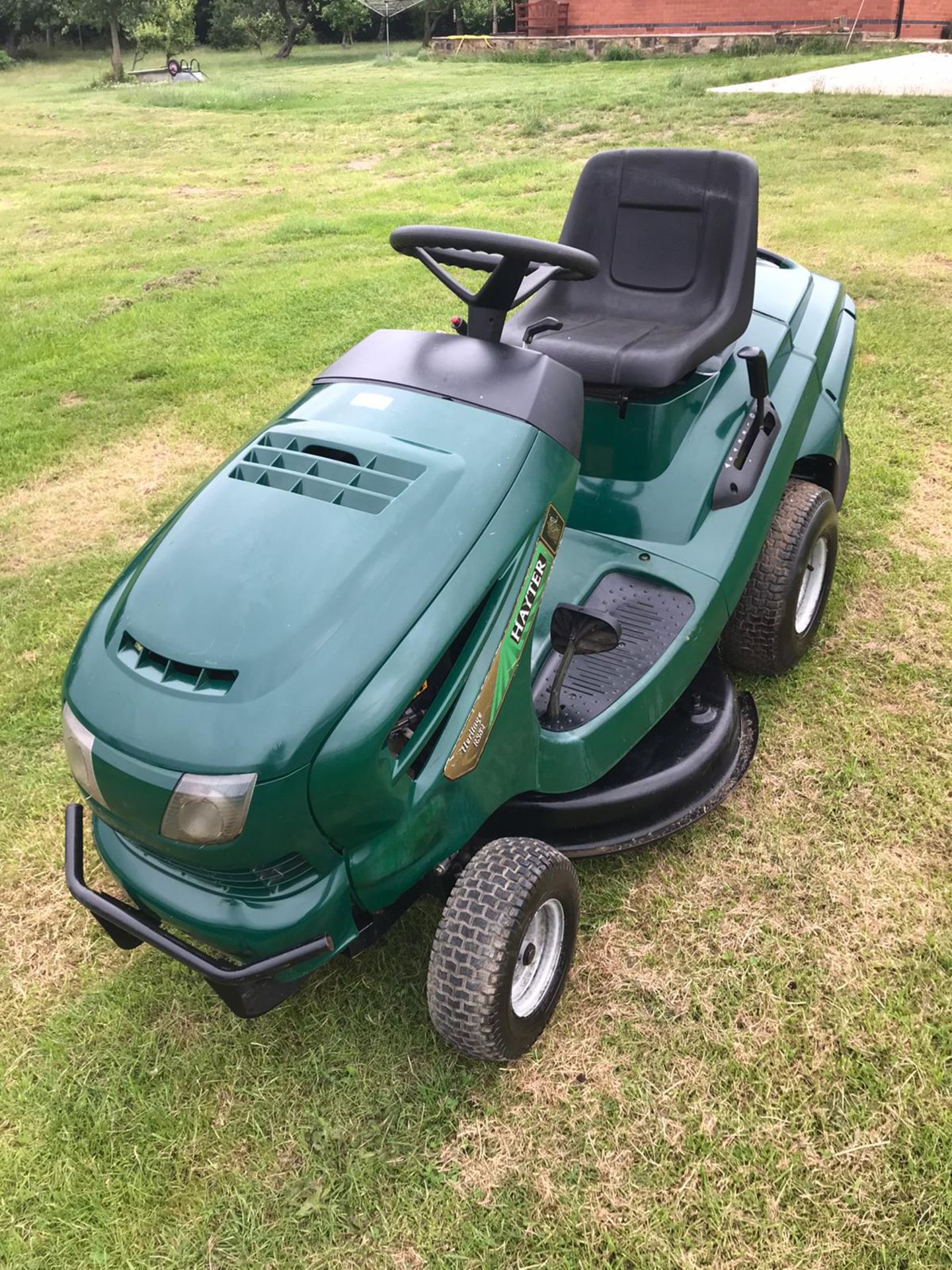 HAYTER RS82 RIDE ON LAWN MOWER, RUNS, DRIVES AND CUTS *NO VAT* - Image 2 of 4