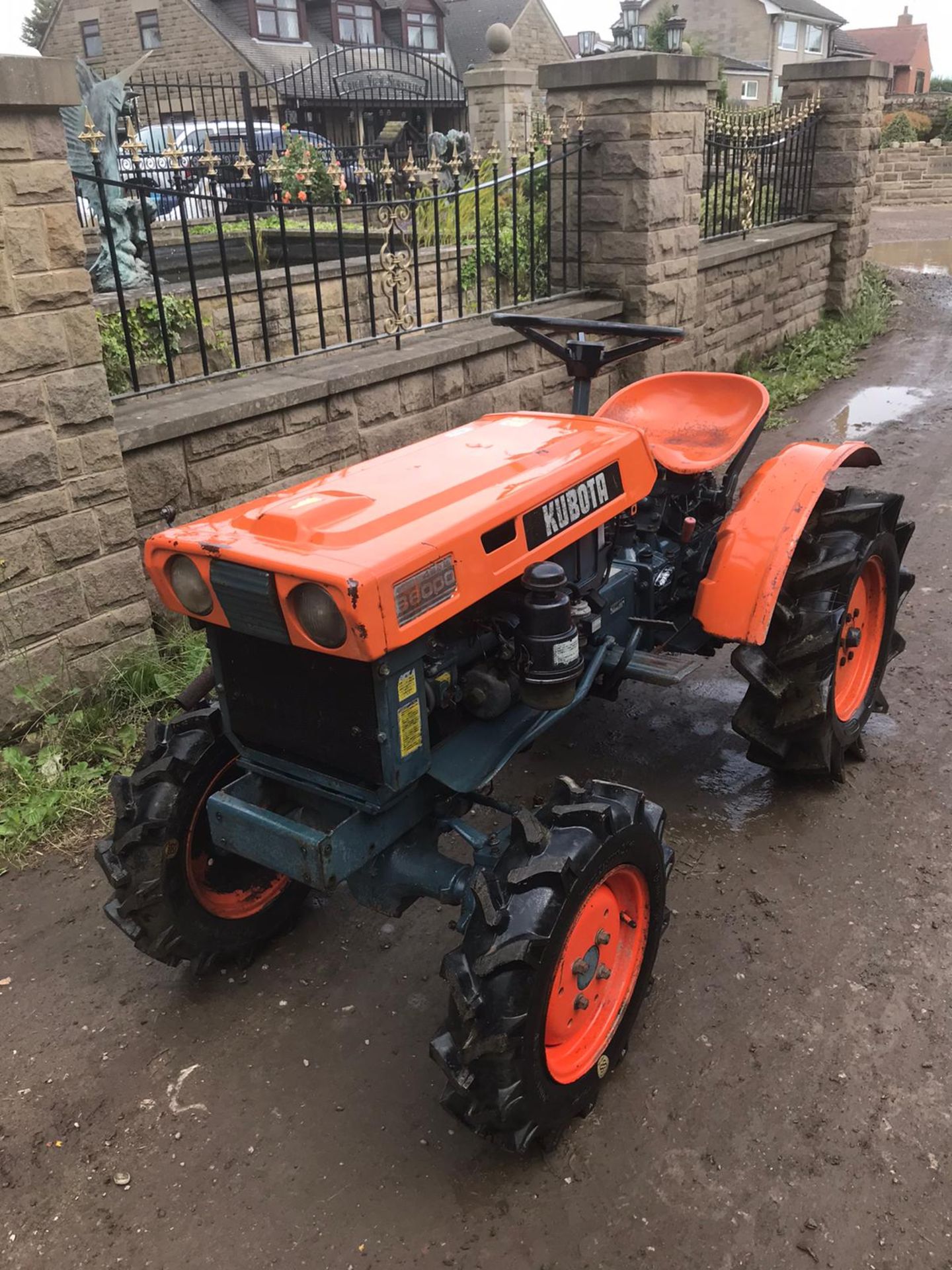 KUBOTA B6000 DIESEL COMPACT TRACTOR, RUNS AND WORKS *PLUS VAT* - Image 2 of 4