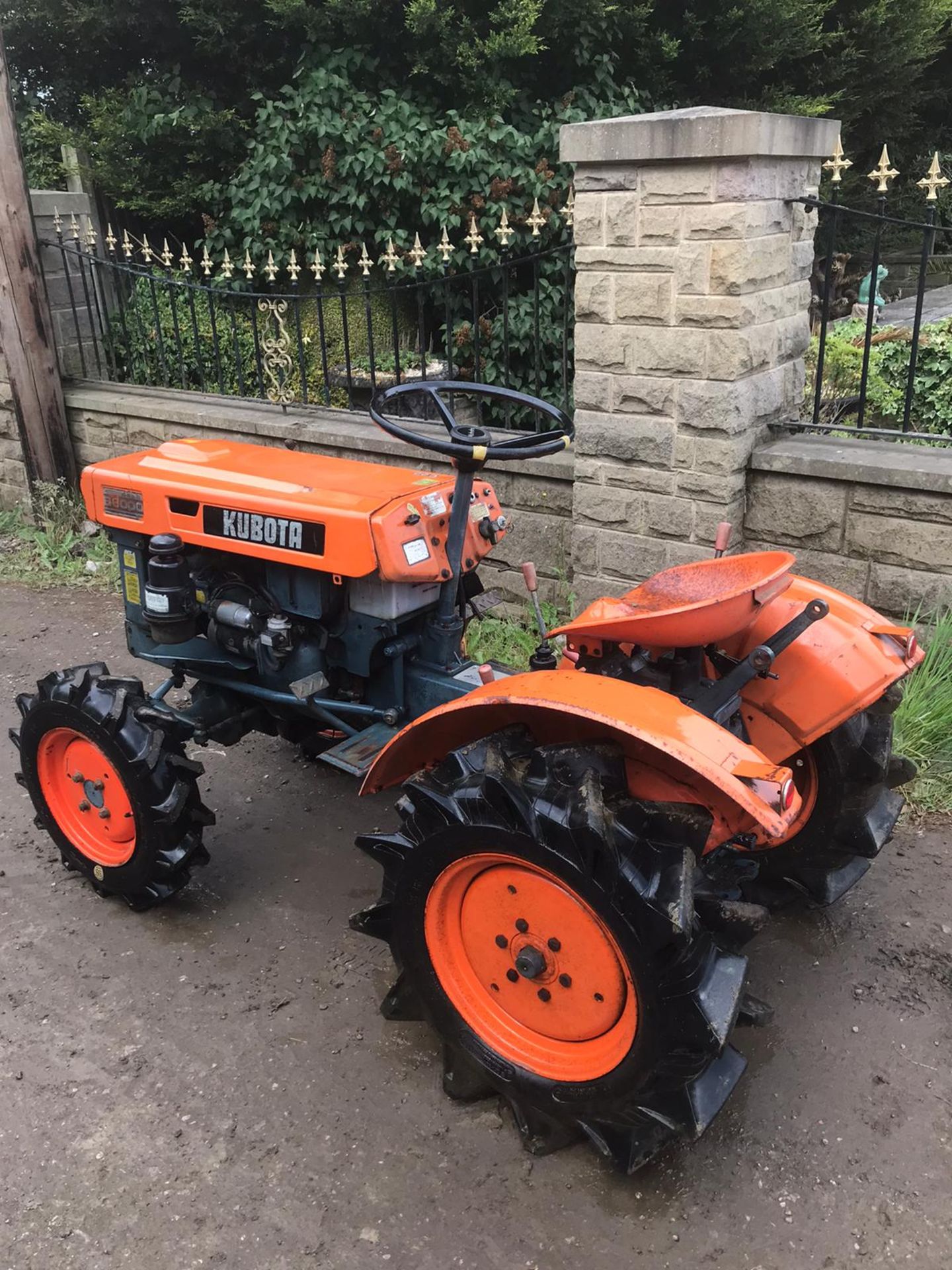 KUBOTA B6000 DIESEL COMPACT TRACTOR, RUNS AND WORKS *PLUS VAT* - Image 3 of 4