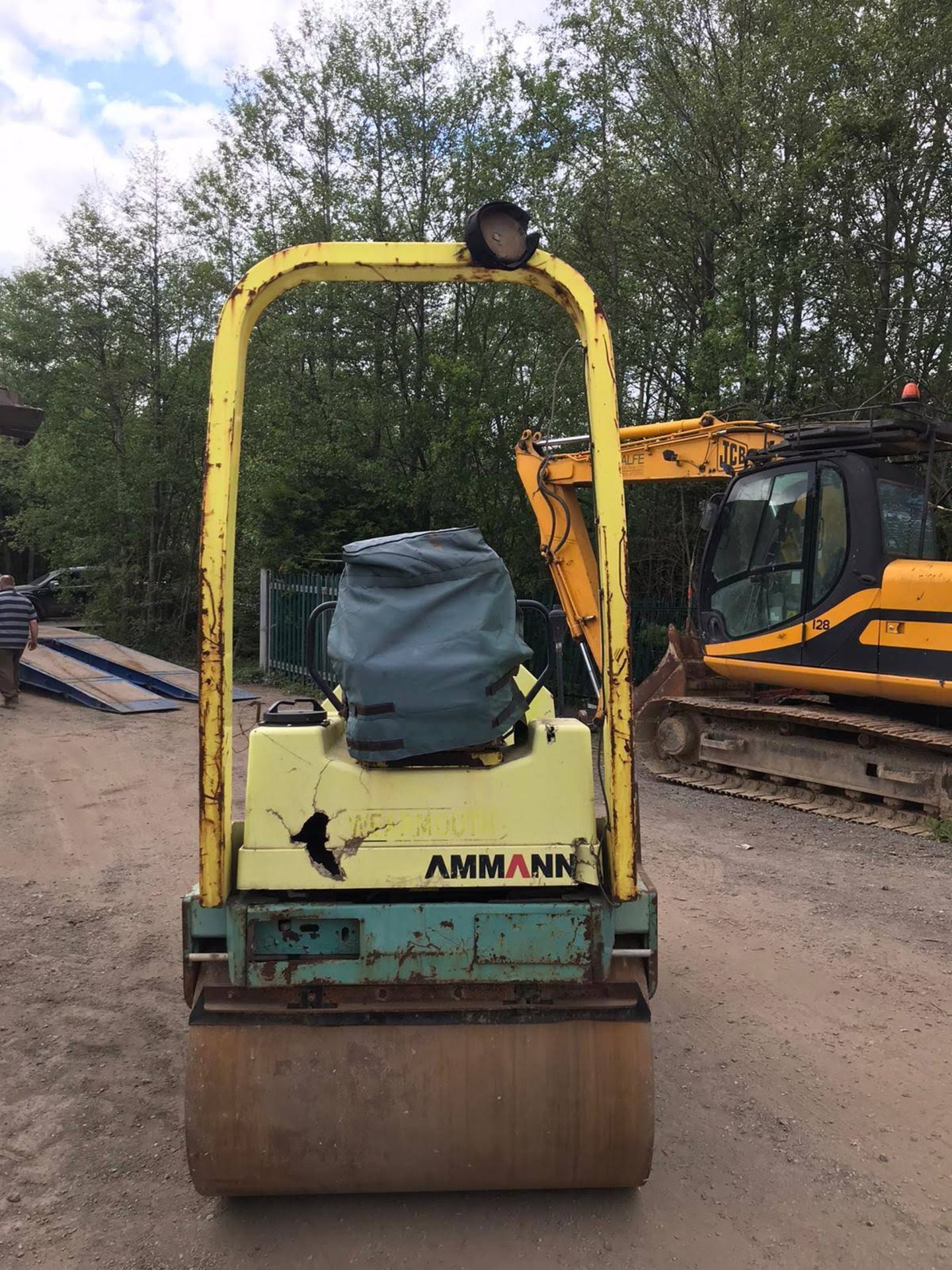 AMMANN RIDE ON VIBRATING ROLLER, RUNS, DRIVES AND VIBRATES, 1424 HOURS, 1200MM *PLUS VAT* - Image 4 of 4