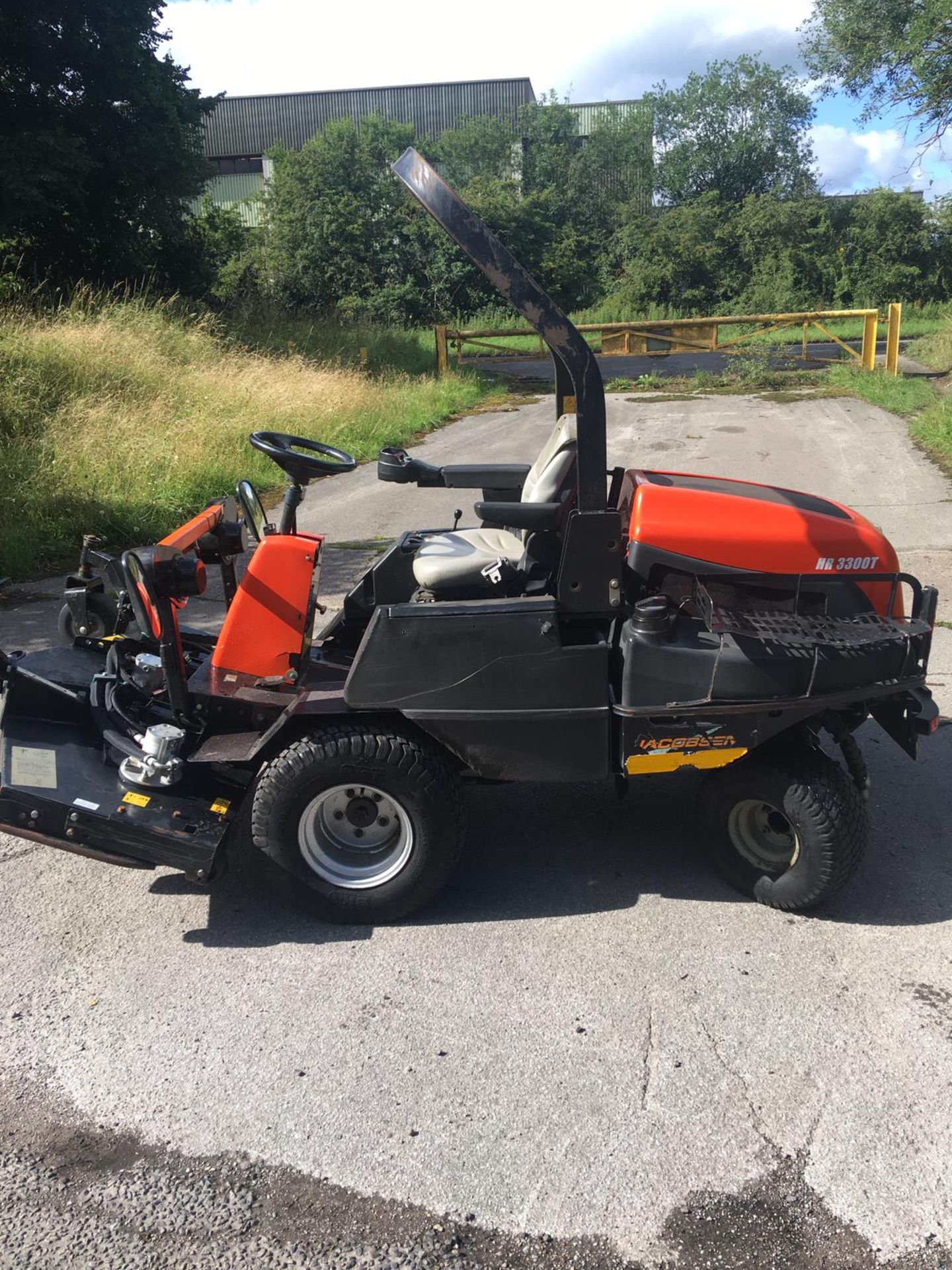 2009/09 REG RANSOMES JACOBSEN HR3300T OUTFRONT ROTARY DIESEL RIDE ON LAWN MOWER C/W ROLL BAR *NO VAT - Image 4 of 16