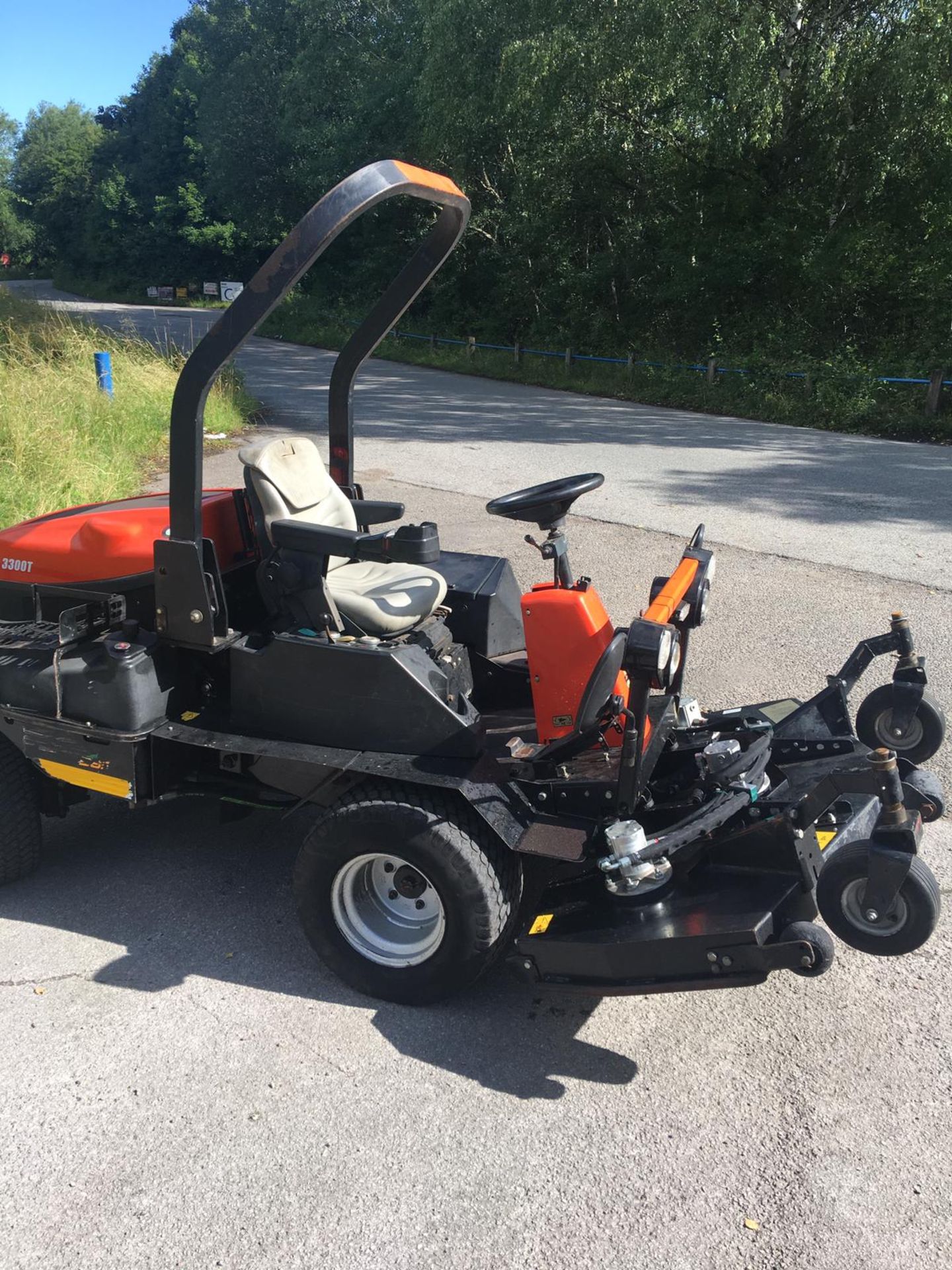 2009/09 REG RANSOMES JACOBSEN HR3300T OUTFRONT ROTARY DIESEL RIDE ON LAWN MOWER C/W ROLL BAR *NO VAT - Image 2 of 16