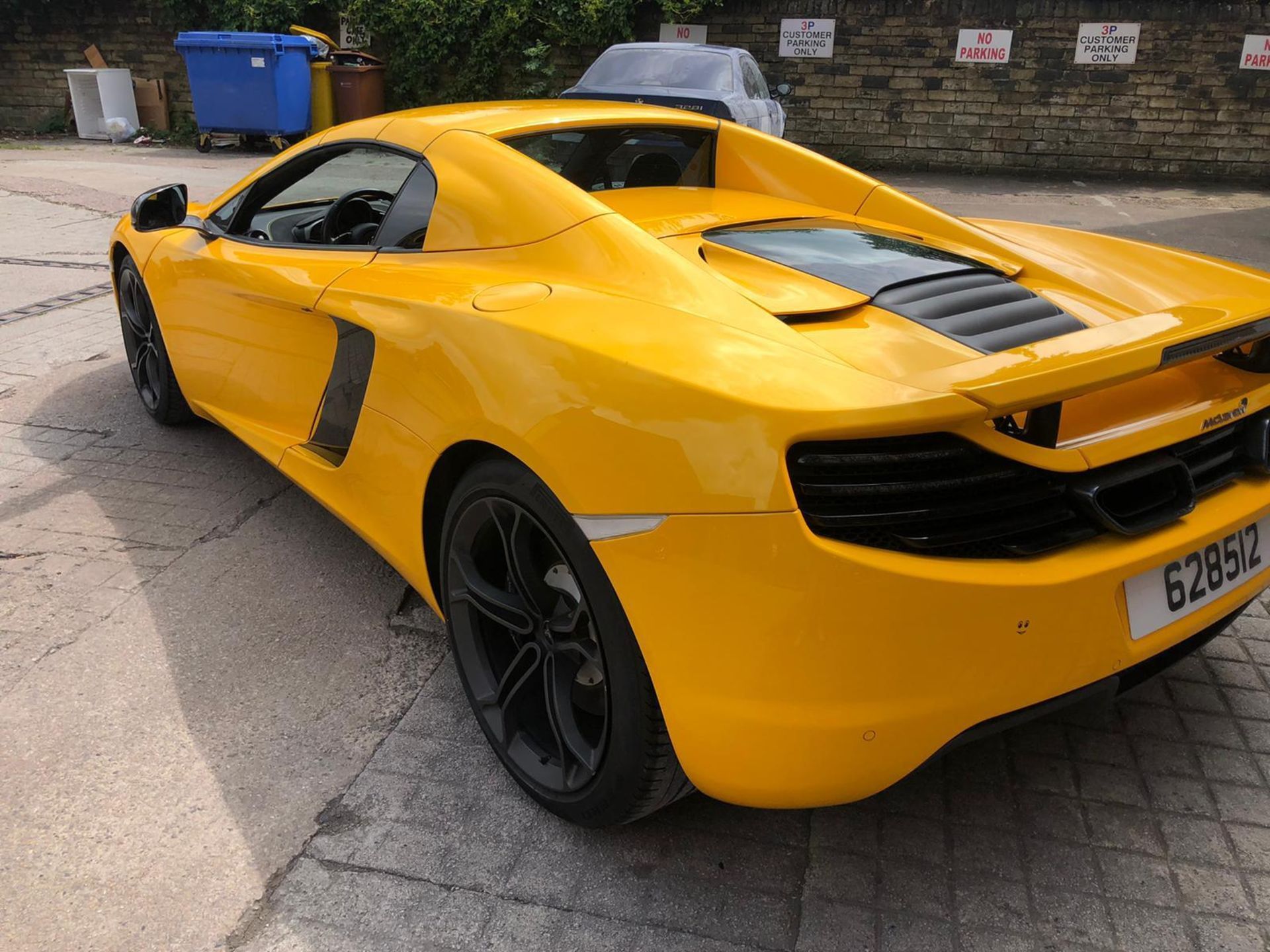 2012 MCLAREN MP4-12C SPIDER, 12,000 MILES LEFT HAND DRIVE SOLD WITH NOVA *NO VAT* - Image 5 of 13