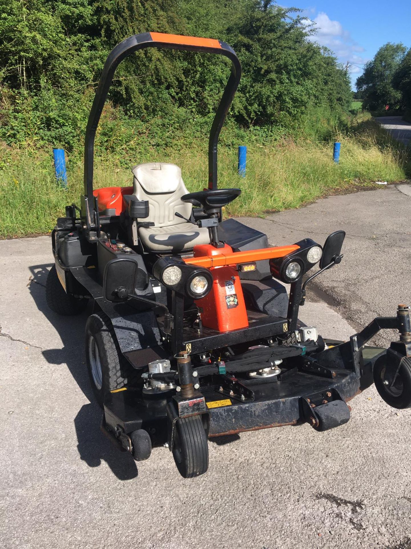 2009/09 REG RANSOMES JACOBSEN HR3300T OUTFRONT ROTARY DIESEL RIDE ON LAWN MOWER C/W ROLL BAR *NO VAT