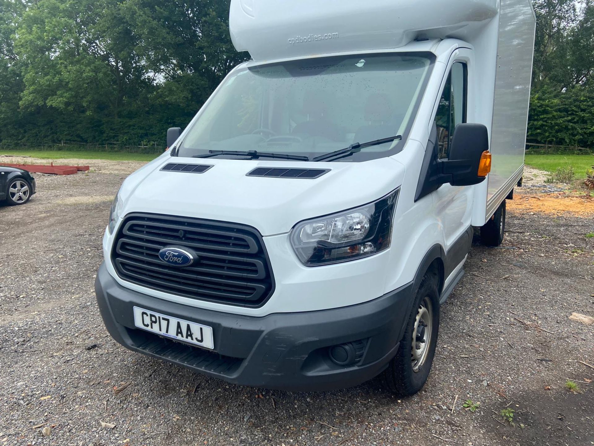 2017/17 REG FORD TRANSIT 350 FWD BOX LUTON VAN WHITE 2.0 DIESEL, SHOWING 0 FORMER KEEPERS *PLUS VAT* - Image 3 of 10