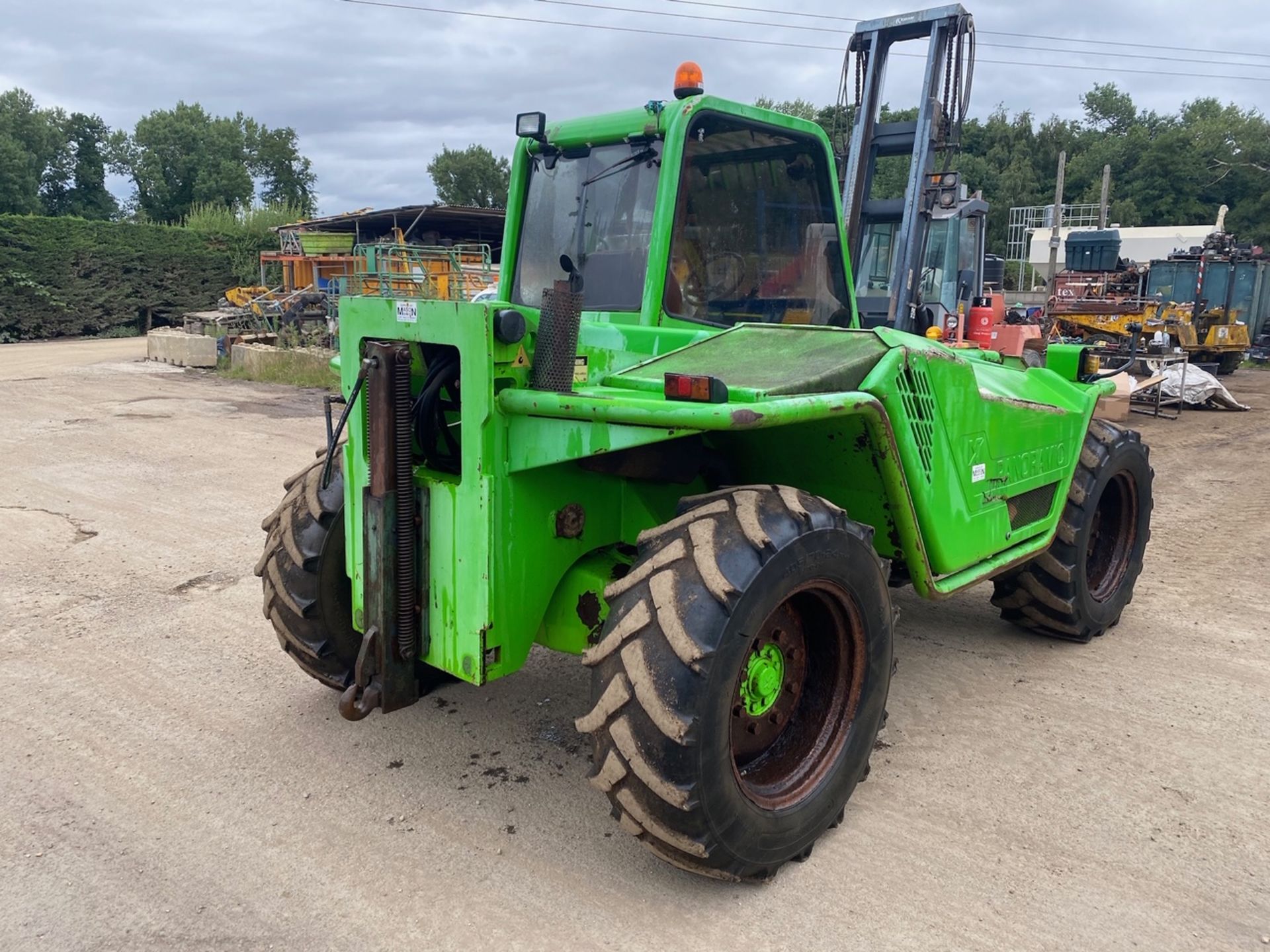 1996 MERLO P30.7 TELEHANDLER, STARTS, RUNS AND OPERATES. TRANSMISSION IS SLOW FOR SOME REASON - Image 4 of 5