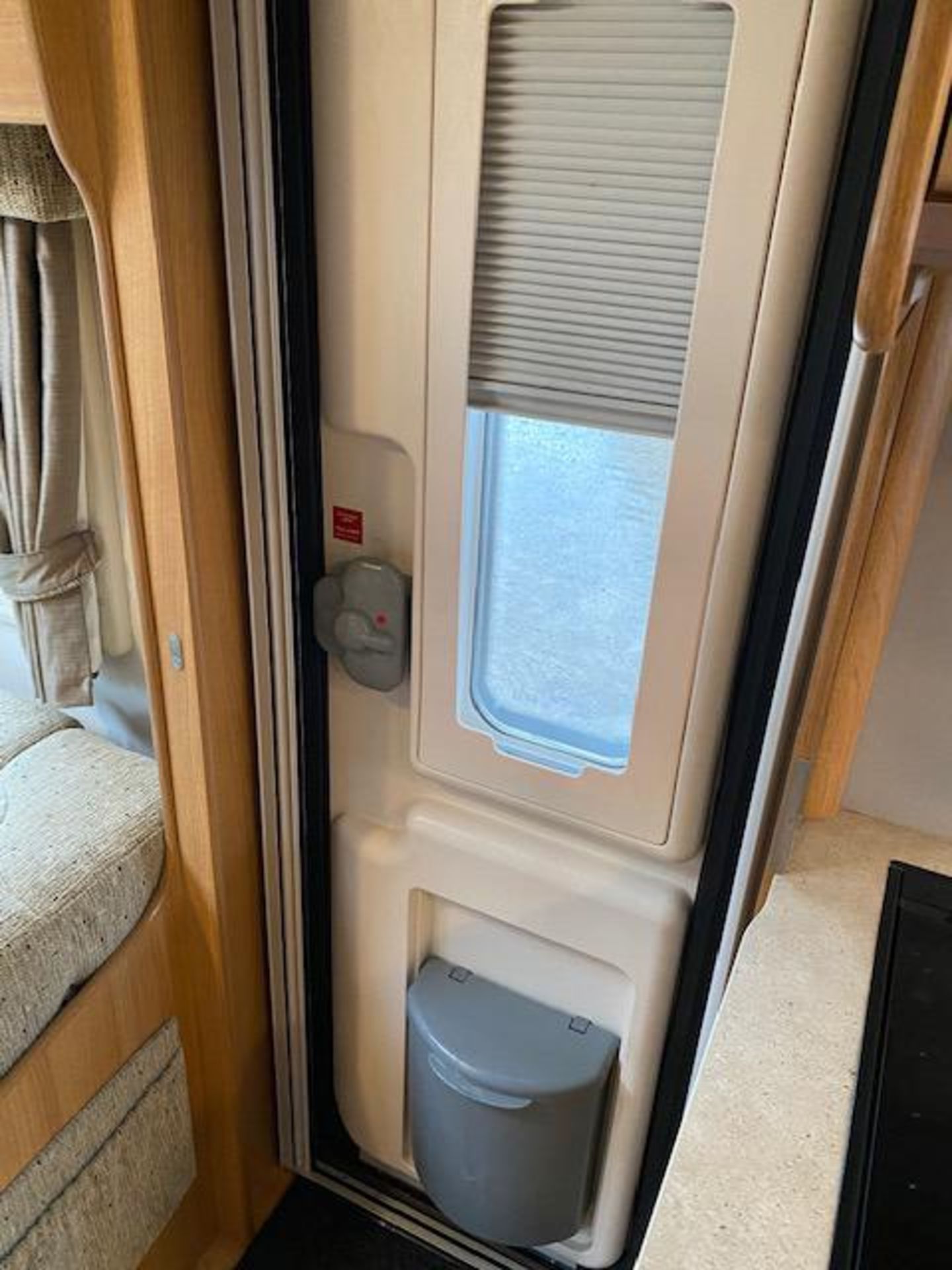 2009/2010 COACHMAN LASER 6 BERTH TWIN AXLE MODEL 655 CARAVAN *NO VAT* - Image 20 of 21