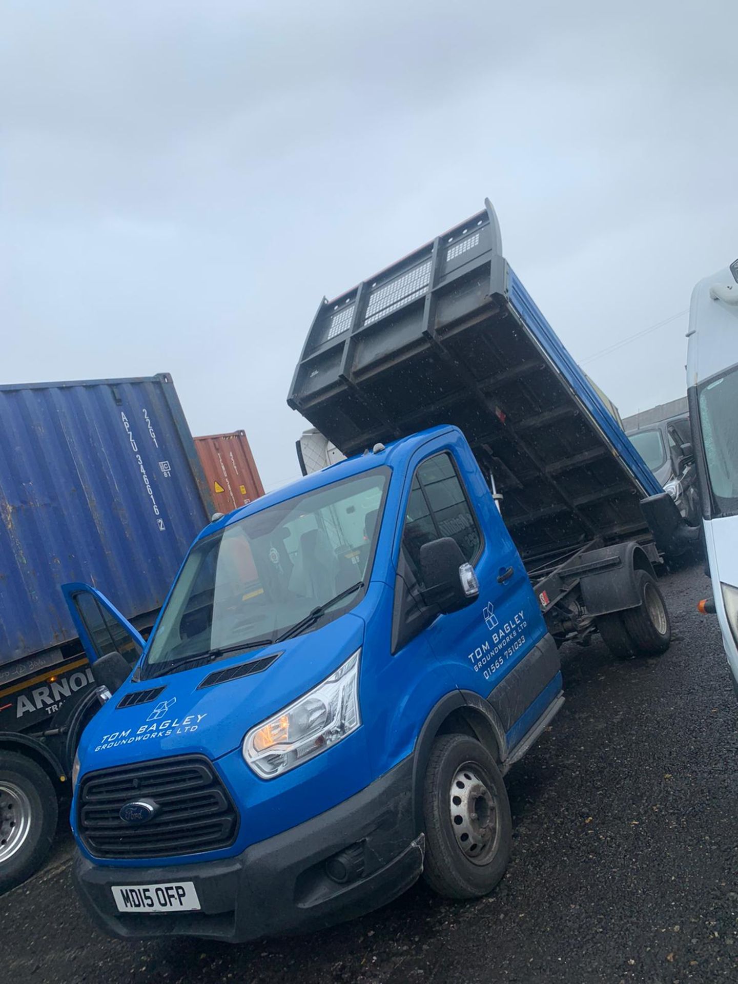 2015/15 REG FORD TRANSIT 350 2.2 DIESEL BLUE TIPPER, 125 BHP SHOWING 1 FORMER KEEPER *NO VAT* - Image 2 of 12