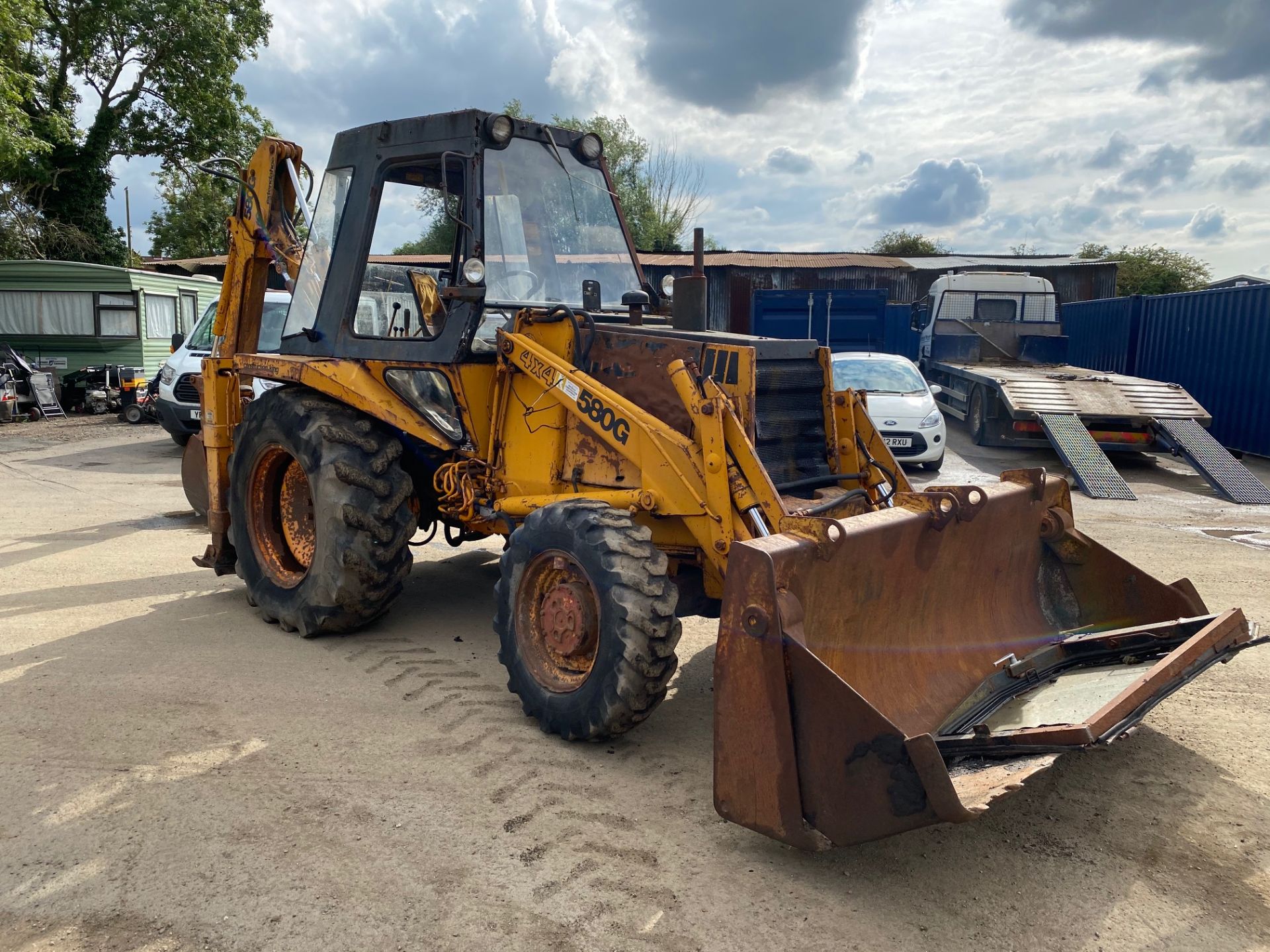 CASE 580G 4X4 BACKHOE LOADER, 6500 HOURS, EXTENDING DIPPER, RUSTY CAB, 4-IN-1 BUCKET, RUNS & DRIVES - Image 2 of 6