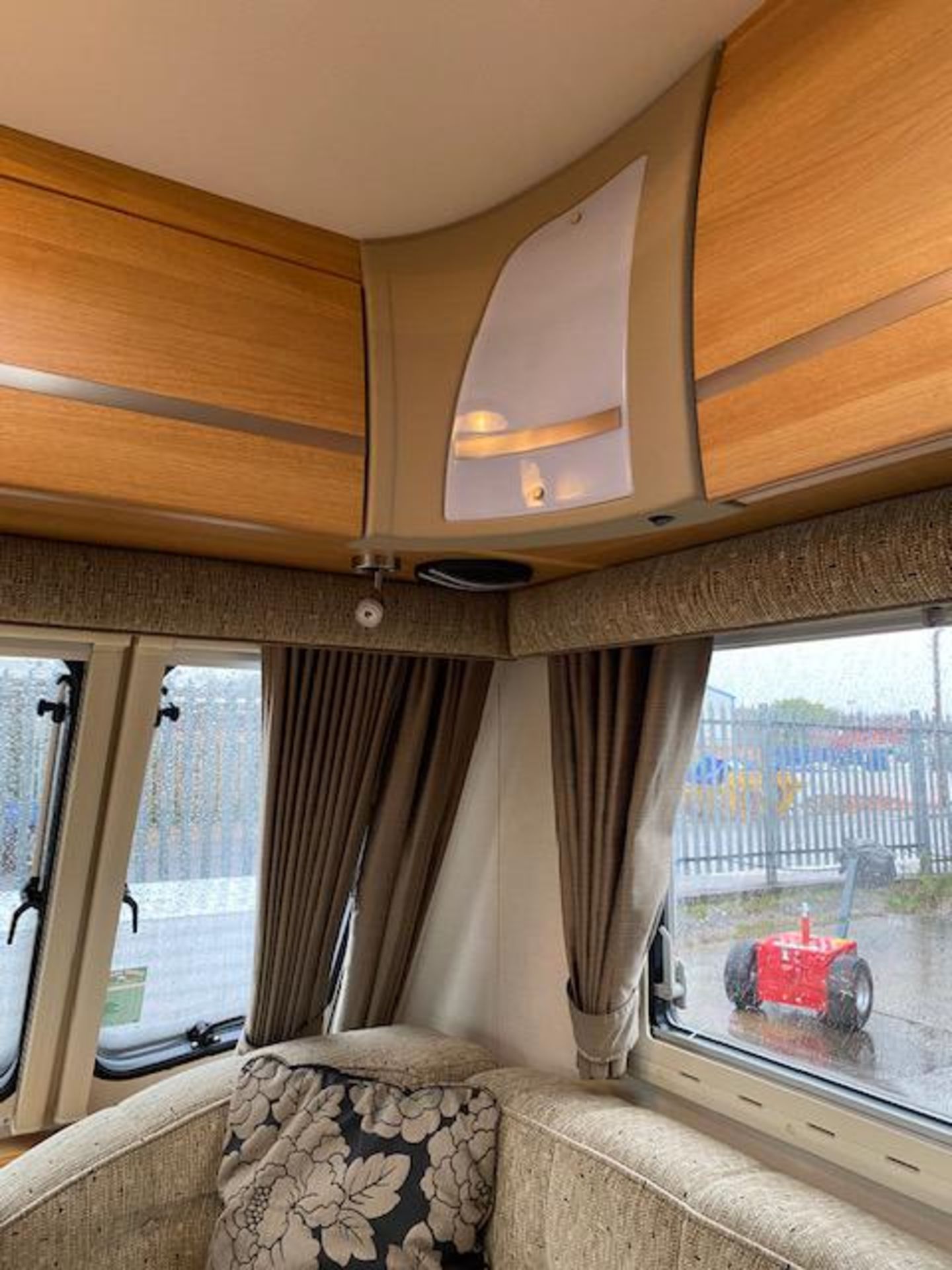 2009/2010 COACHMAN LASER 6 BERTH TWIN AXLE MODEL 655 CARAVAN *NO VAT* - Image 21 of 21