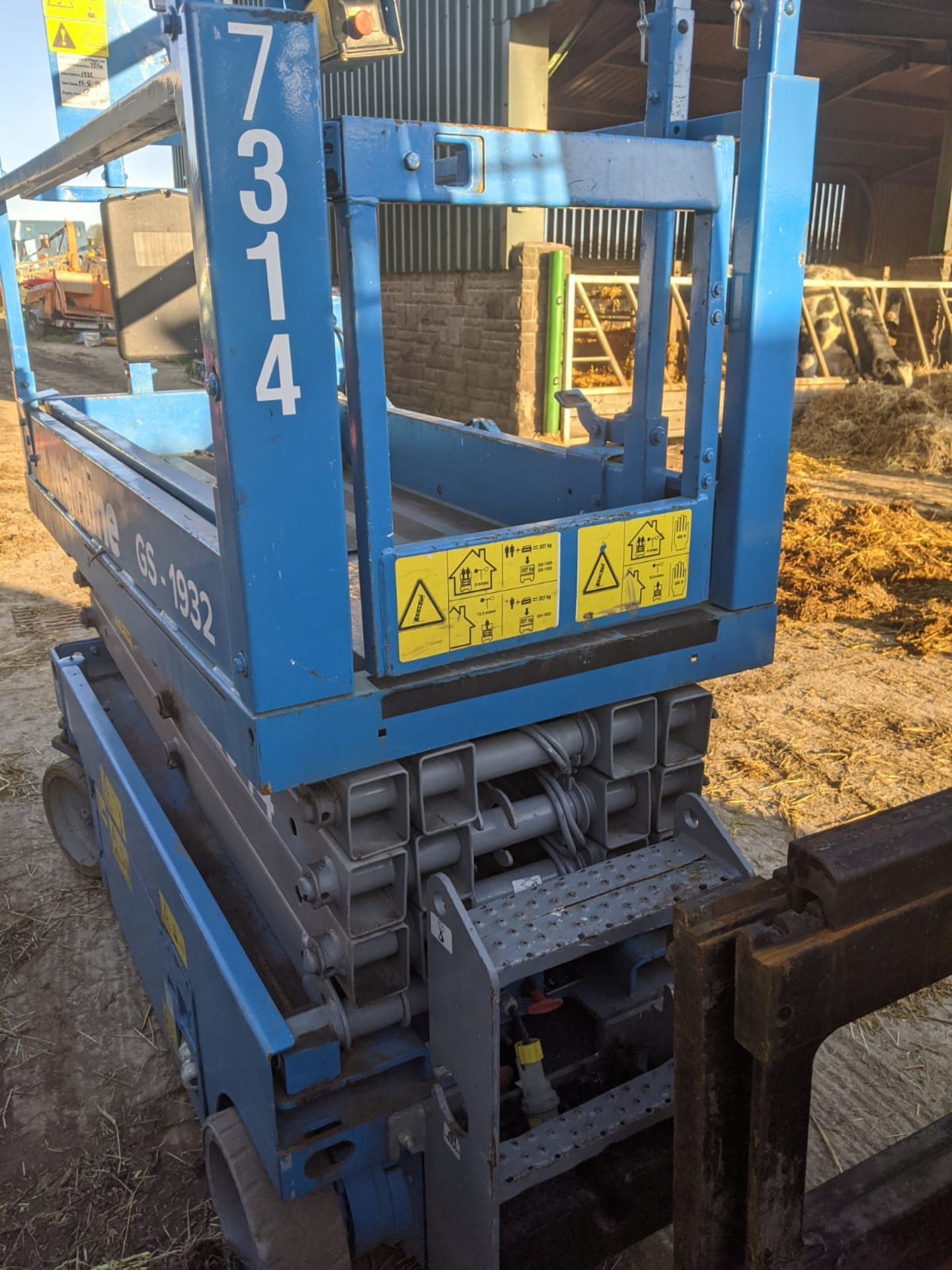 GENIE GS-1932 5.7M SCISSOR LIFT (SP), C/W LOLER TEST CERTIFICATE - FEB 2020, RUNS, WORKS, LIFTS - Image 2 of 5