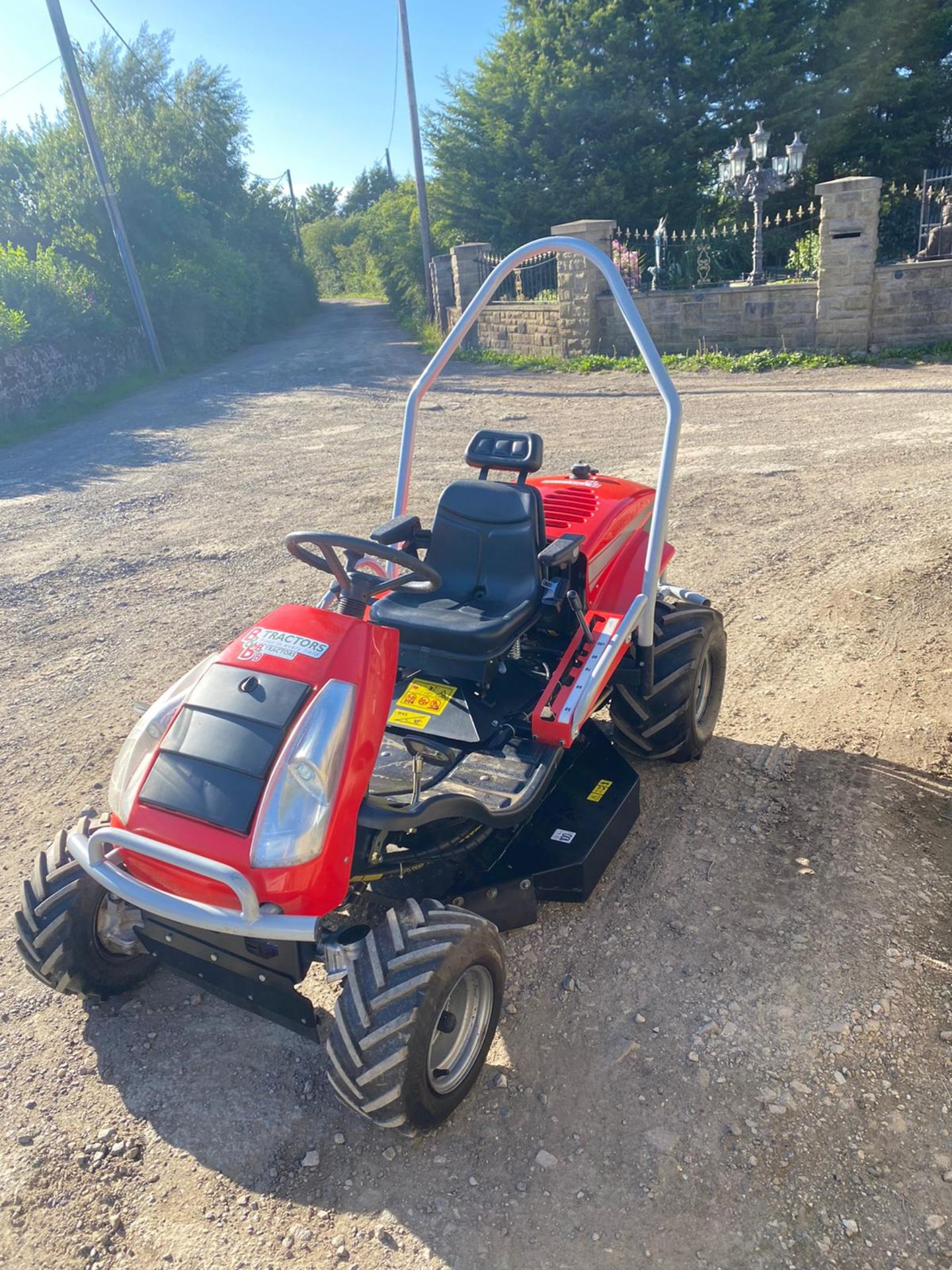 AGS CROSS JET 4-WHEEL-DRIVE BANK MOWER, 23HP ENGINE BRIGGS AND STRATTON ENGINE, RUNS, WORKS, CUTS - Image 2 of 9