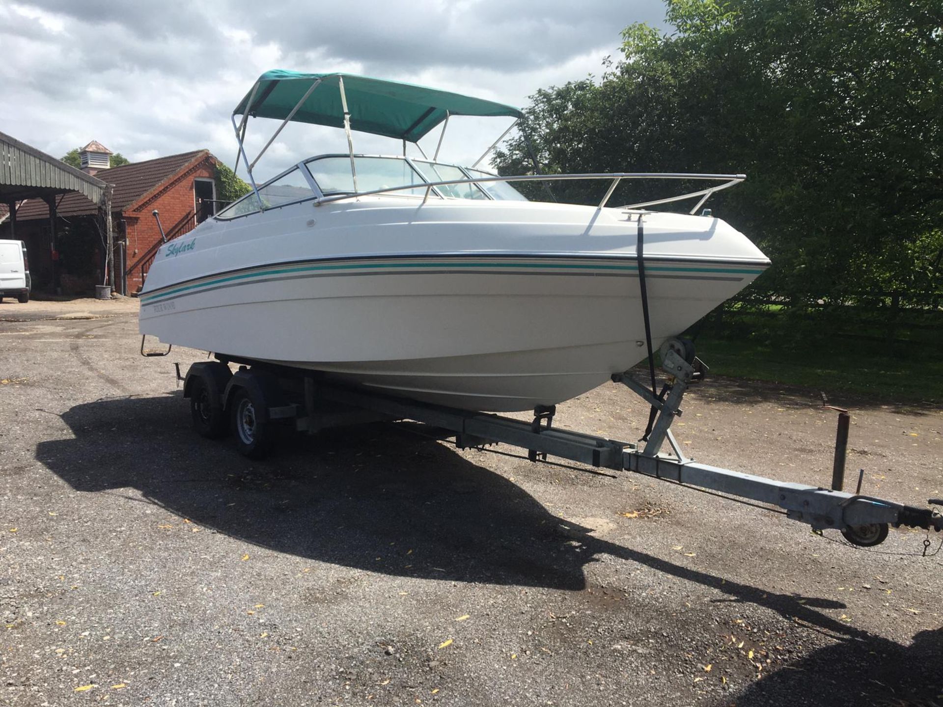 SKYLARK FOUR WINNS 215 SUNDOWNER BOAT 5.0 VOLVO PENTA SS STERNDRIVE, 460 HOURS, C/W TRAILER *NO VAT*