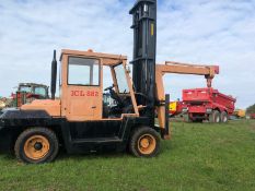 BONSER 7 TON FORKLIFT CRANE, SHOWING 1089 HOURS, TWIN WHEEL ON THE FRONT, RUNS DRIVES, LIFTS