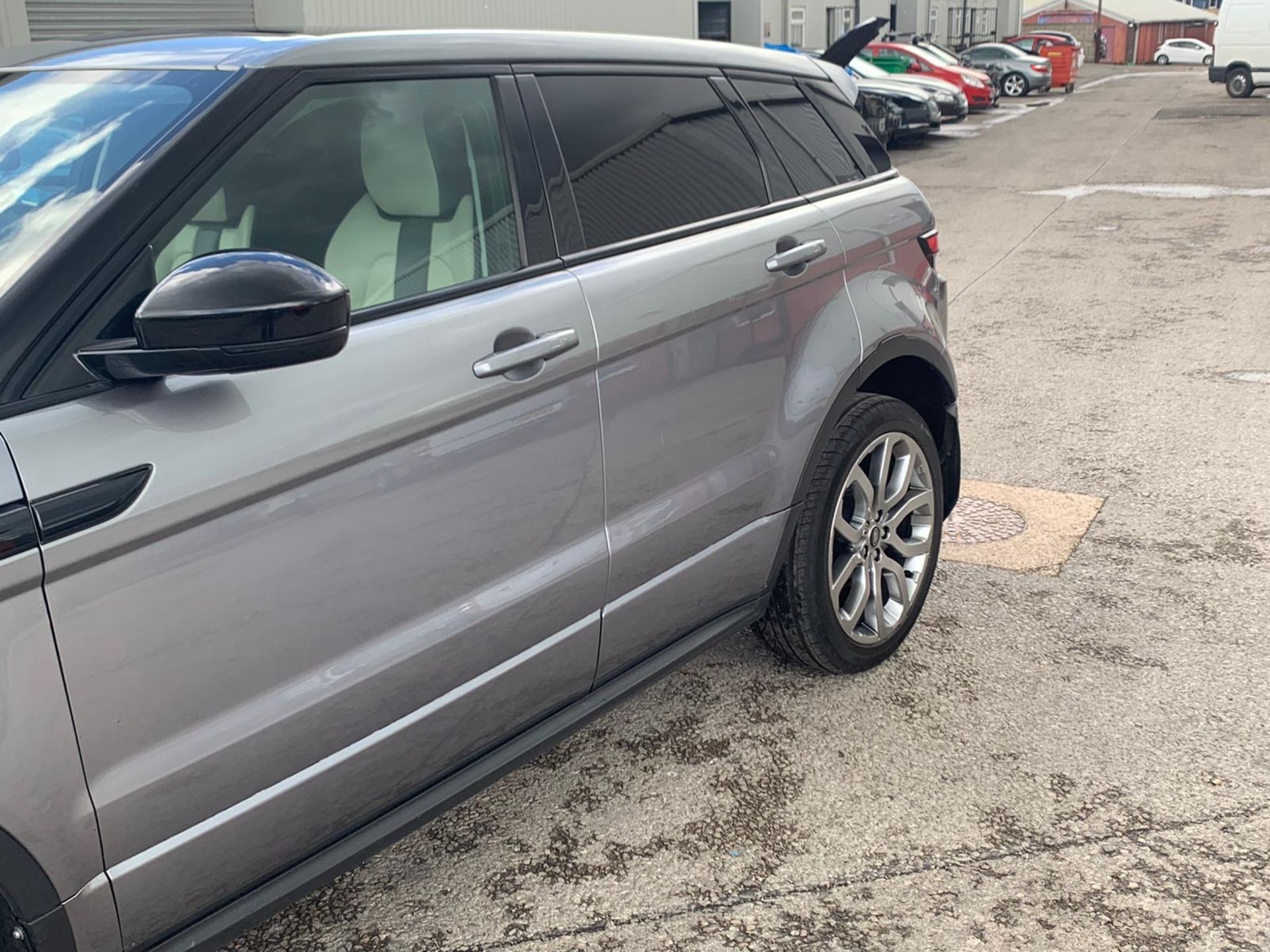 2014/14 REG LAND ROVER RANGE ROVER EVOQUE DYNAMIC S 2.2 DIESEL GREY, SHOWING 2 FORMER KEEPERS - Image 4 of 13