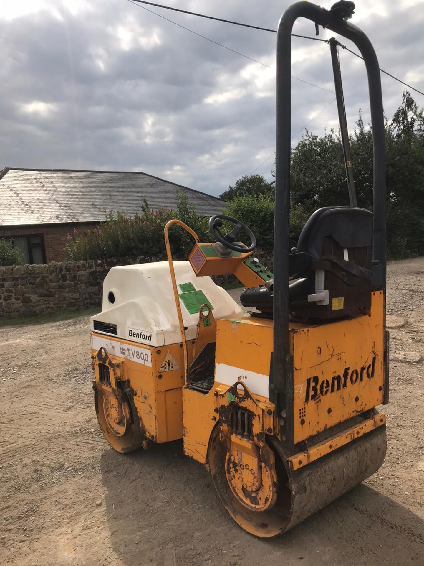 BENFORD TV800 TWIN DRUM VIBRATING RIDE ON ROLLER WITH ROLL BAR, RUNS, DRIVES AND VIBRATES *PLUS VAT* - Image 3 of 4