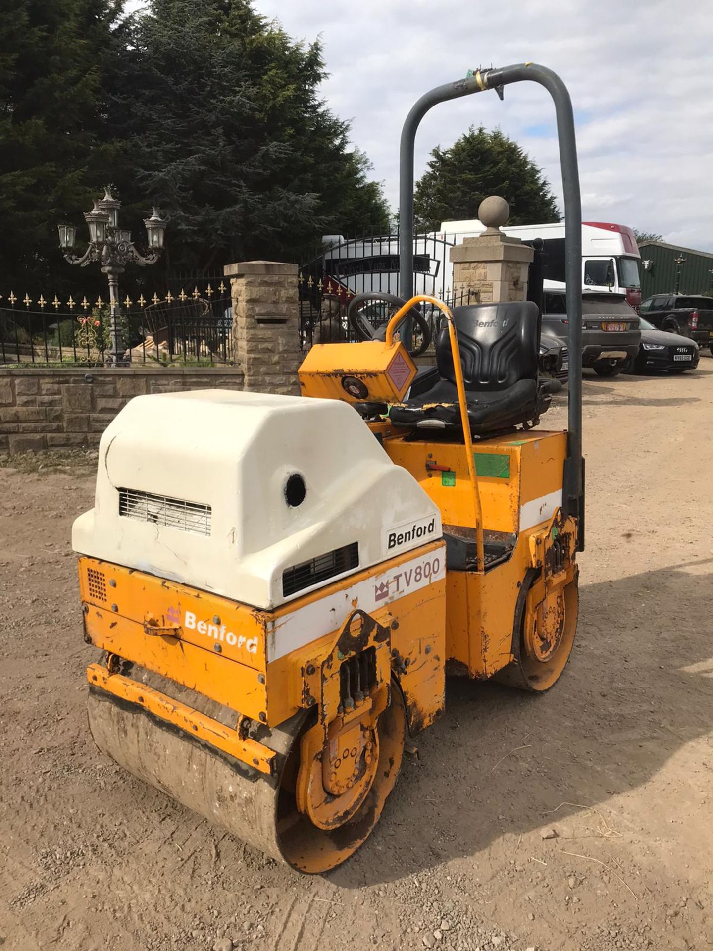 BENFORD TV800 TWIN DRUM VIBRATING RIDE ON ROLLER WITH ROLL BAR, RUNS, DRIVES AND VIBRATES *PLUS VAT* - Image 2 of 4