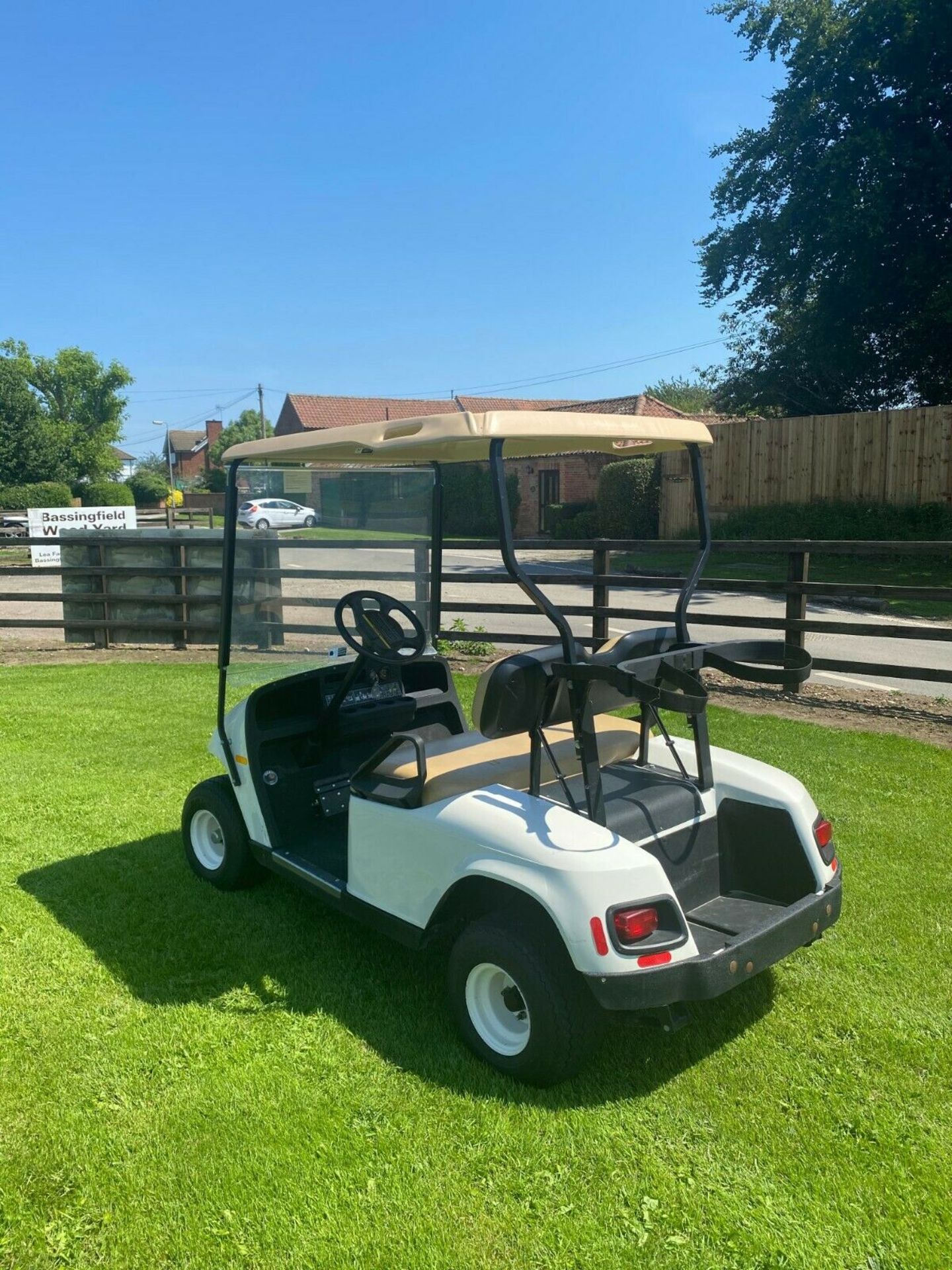 EZGO GOLF BUGGY, PETROL, A LOVELY CLEAN MACHINE *PLUS VAT* - Image 4 of 9