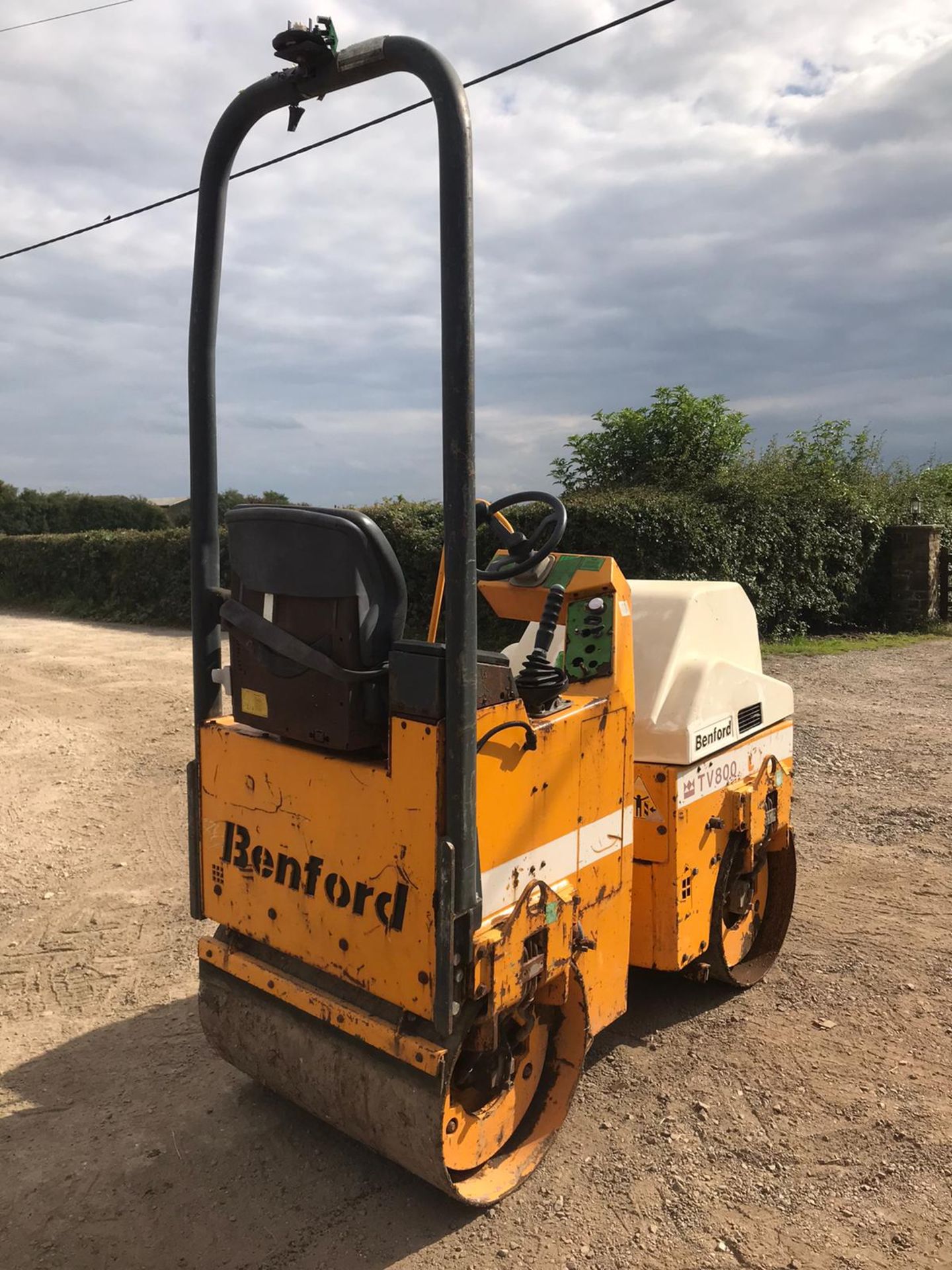 BENFORD TV800 TWIN DRUM VIBRATING RIDE ON ROLLER WITH ROLL BAR, RUNS, DRIVES AND VIBRATES *PLUS VAT* - Image 4 of 4