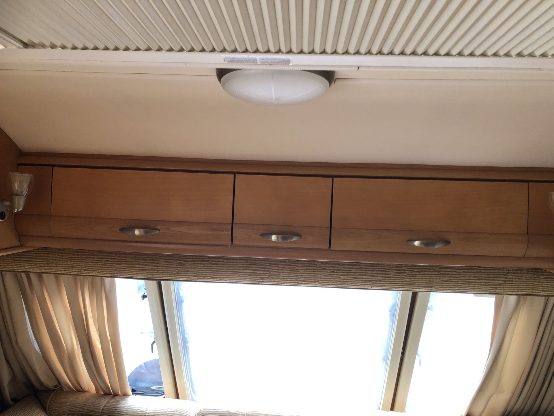 LUXURY 2009 BUCCANEER CLIPPER TWIN AXLE 4 BERTH CARAVAN WITH END WASHROOM *NO VAT* - Image 14 of 20