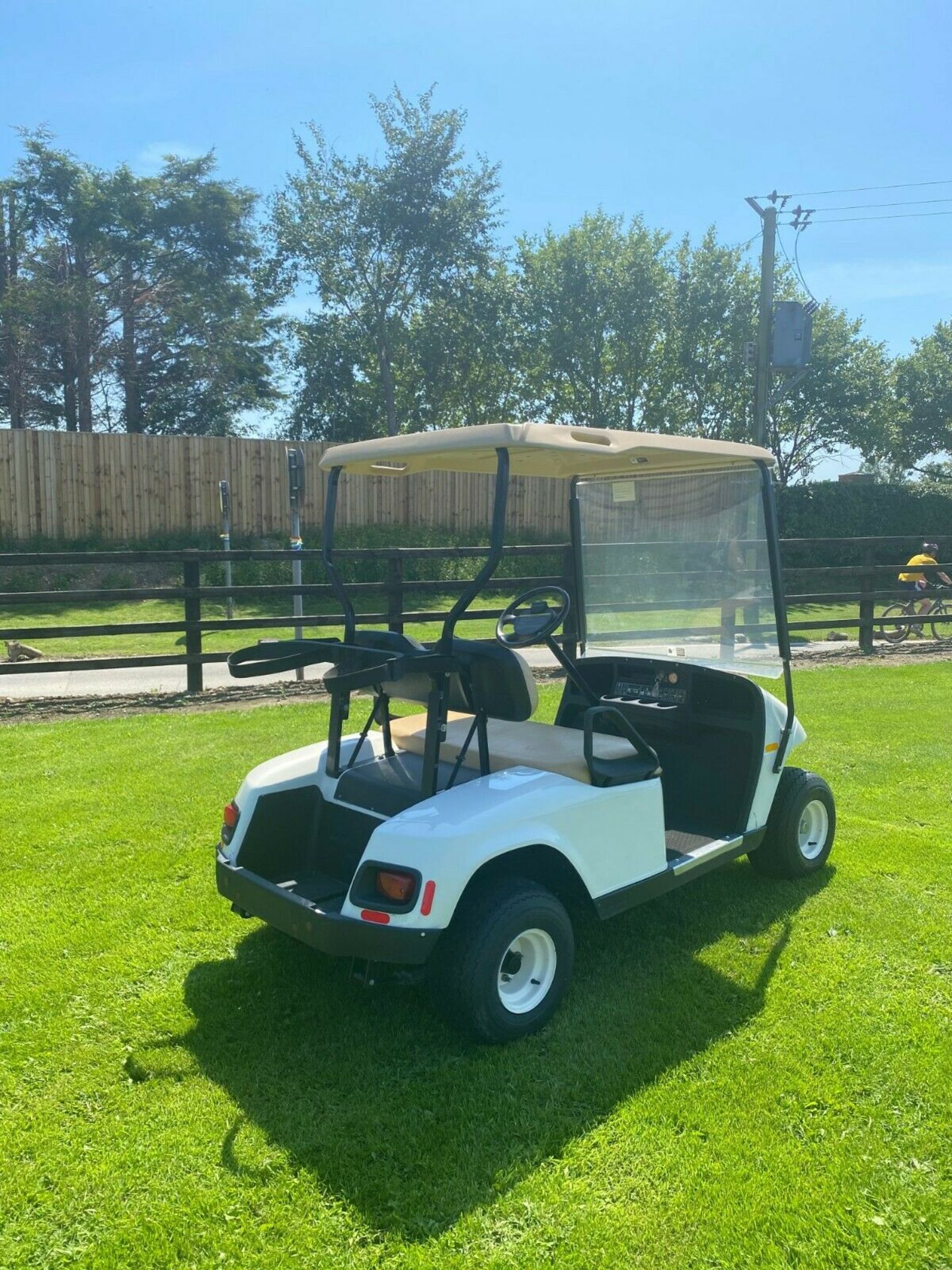 EZGO GOLF BUGGY, PETROL, A LOVELY CLEAN MACHINE *PLUS VAT* - Image 6 of 9