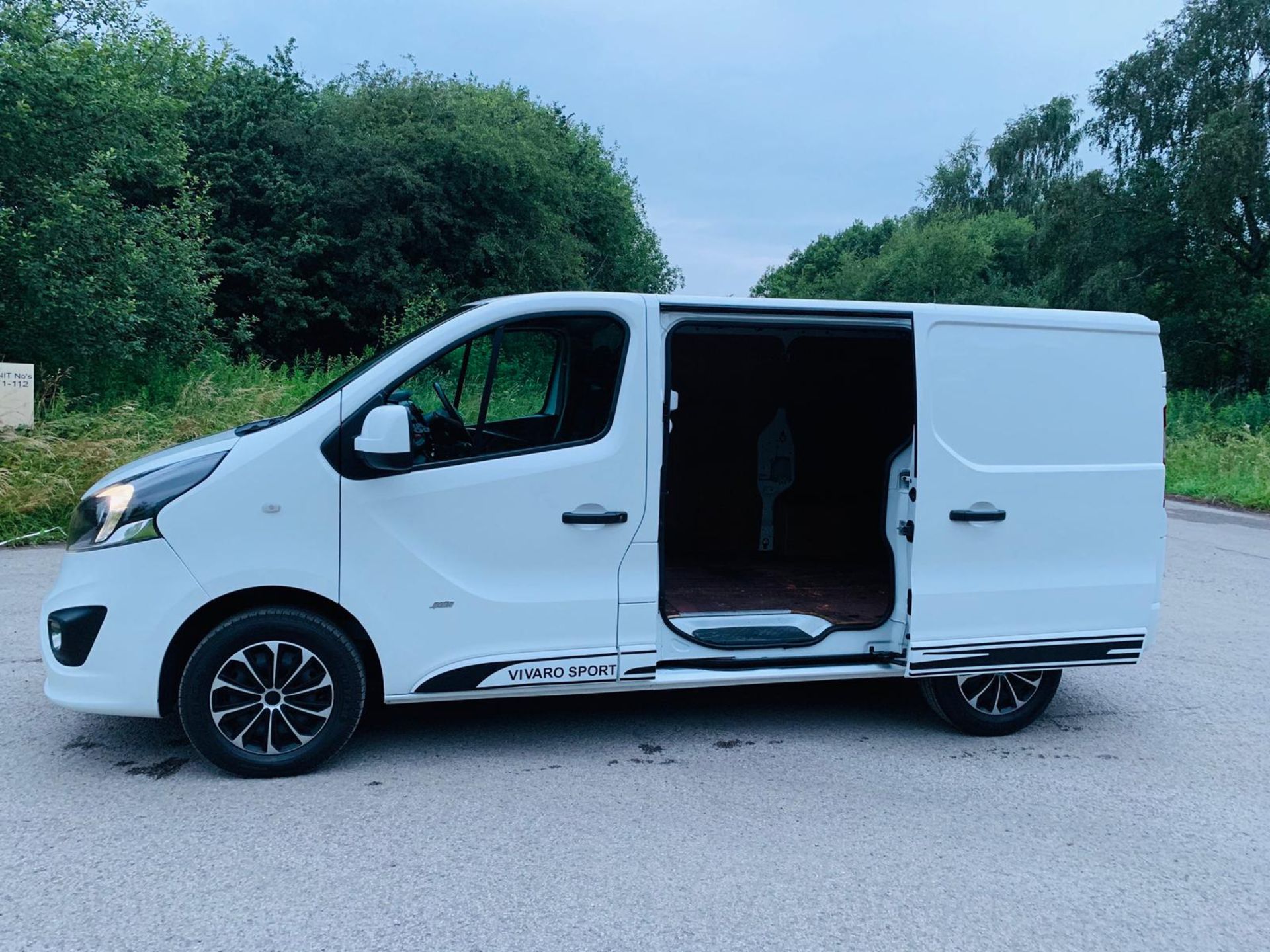 2018/18 REG VAUXHALL VIVARO L1H1 2700 SPORTIVE CDTI 1.6 PANEL VAN 120 BHP, SHOWING 0 FORMER KEEPERS - Image 8 of 21