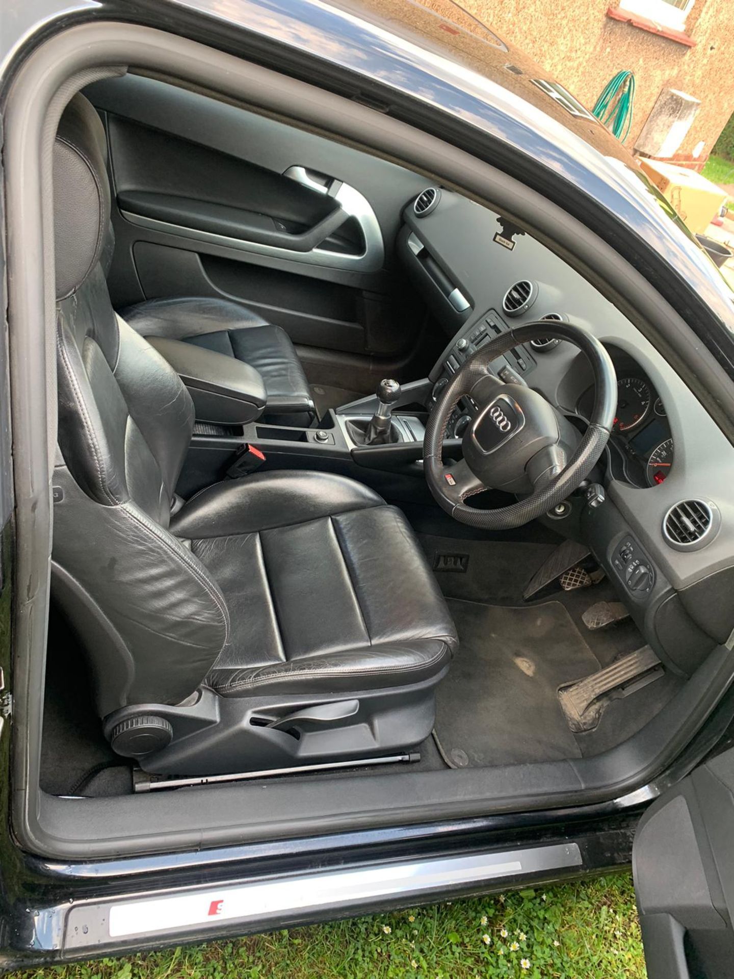 2008/08 REG AUDI A3 TDI S LINE 2.0 DIESEL BLACK 3 DOOR HATCHBACK 140 BHP, SHOWING 2 FORMER KEEPERS - Image 5 of 6