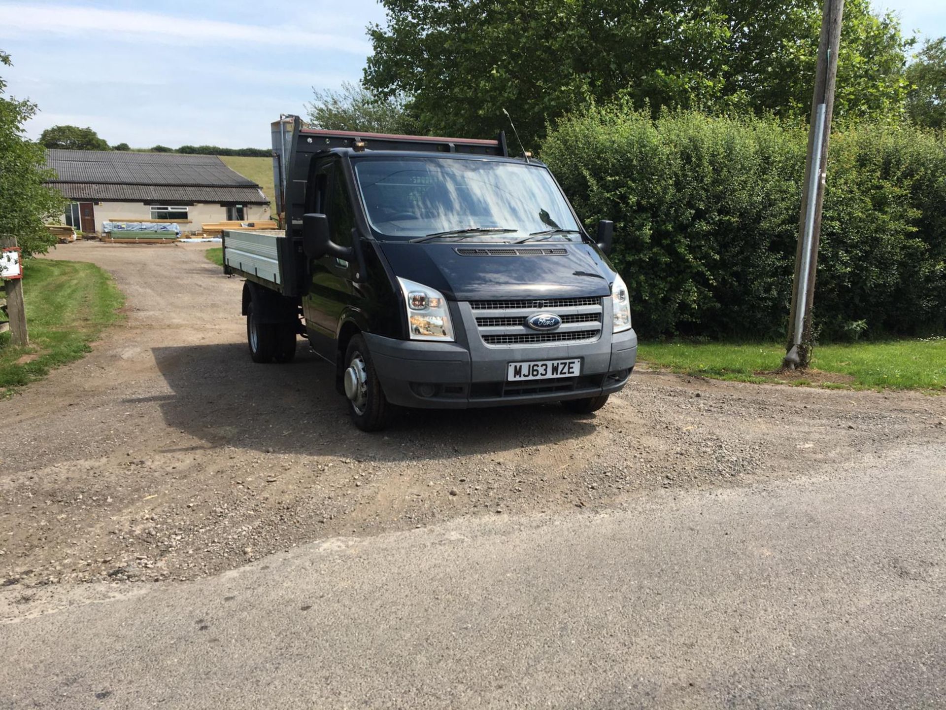 2013/63 REG FORD TRANSIT 100 T350 RWD 2.2 DIESEL DROPSIDE LORRY TIPPER, SHOWING 0 FORMER KEEPERS - Image 2 of 10