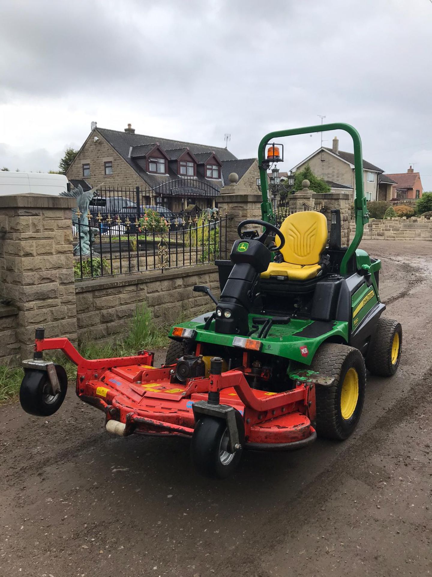 2016 JOHN DEERE 1580 C/W OUTFRONT MOWER DECK, RUNS, DRIVES & CUTS, ROAD REGISTERED - OTR *PLUS VAT*