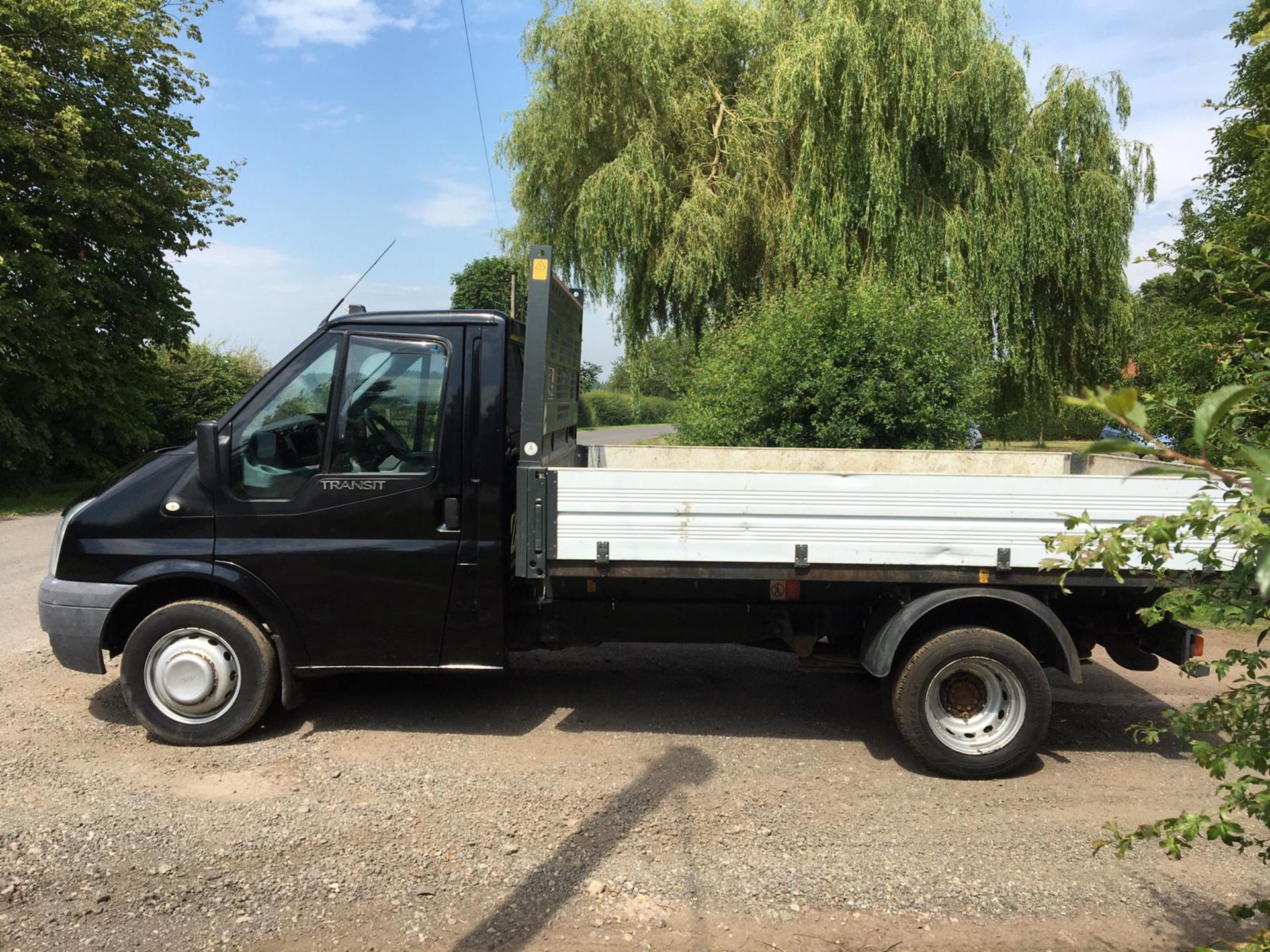 2013/63 REG FORD TRANSIT 100 T350 RWD 2.2 DIESEL DROPSIDE LORRY TIPPER, SHOWING 0 FORMER KEEPERS - Image 4 of 10