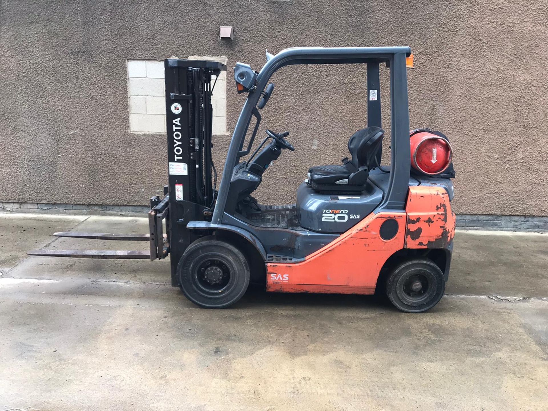 TOYOTA 2 TON GAS FORKLIFT, SERIES 8, MODEL 02-8FGFG20, CONTAINER SPEC, COUNTERBALANCE WITH SIDESHIFT - Image 4 of 7