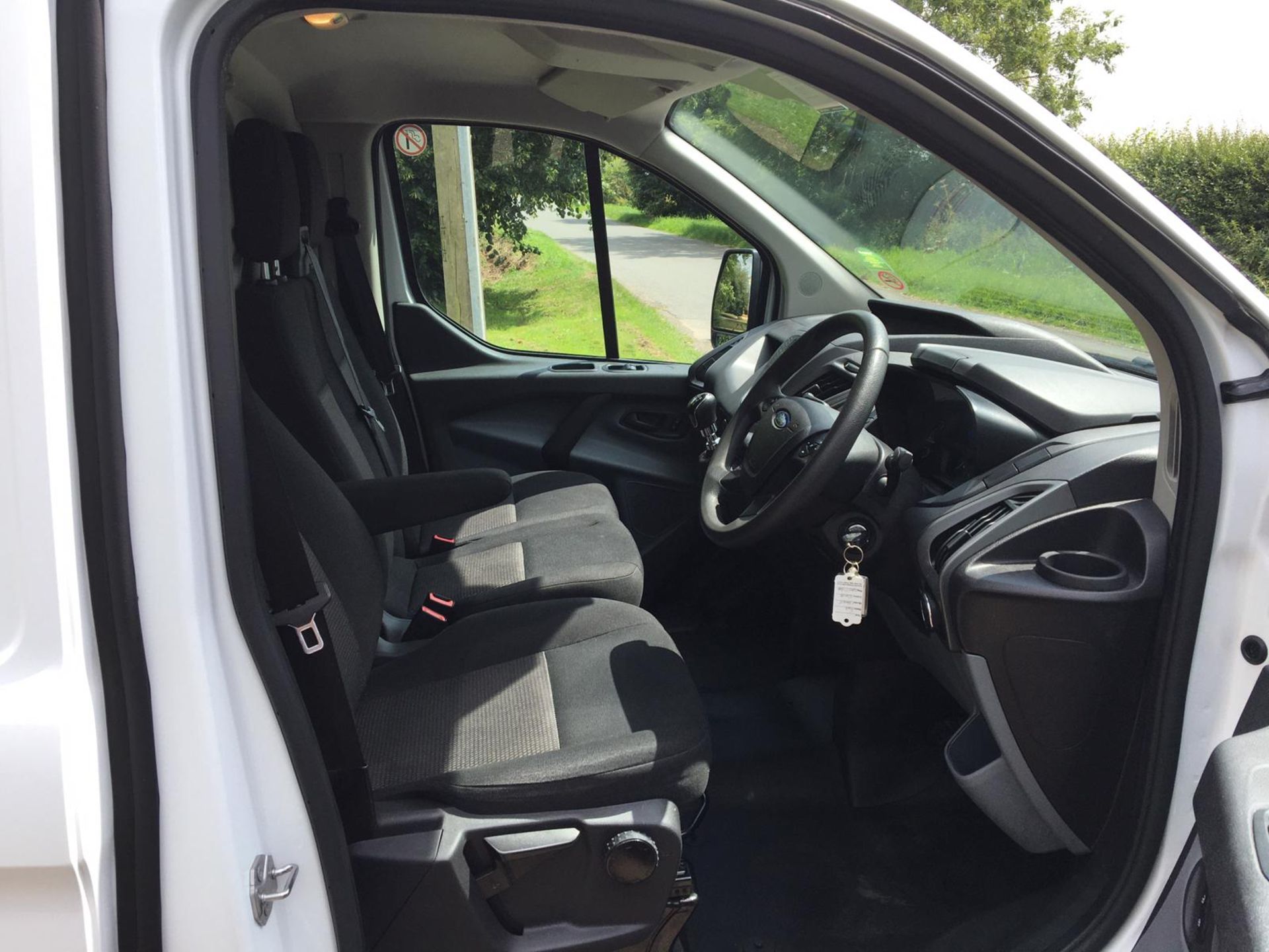 2017/17 REG FORD TRANSIT CUSTOM 290 2.0 DIESEL WHITE PANEL VAN, SHOWING 0 FORMER KEEPERS *PLUS VAT* - Image 12 of 14