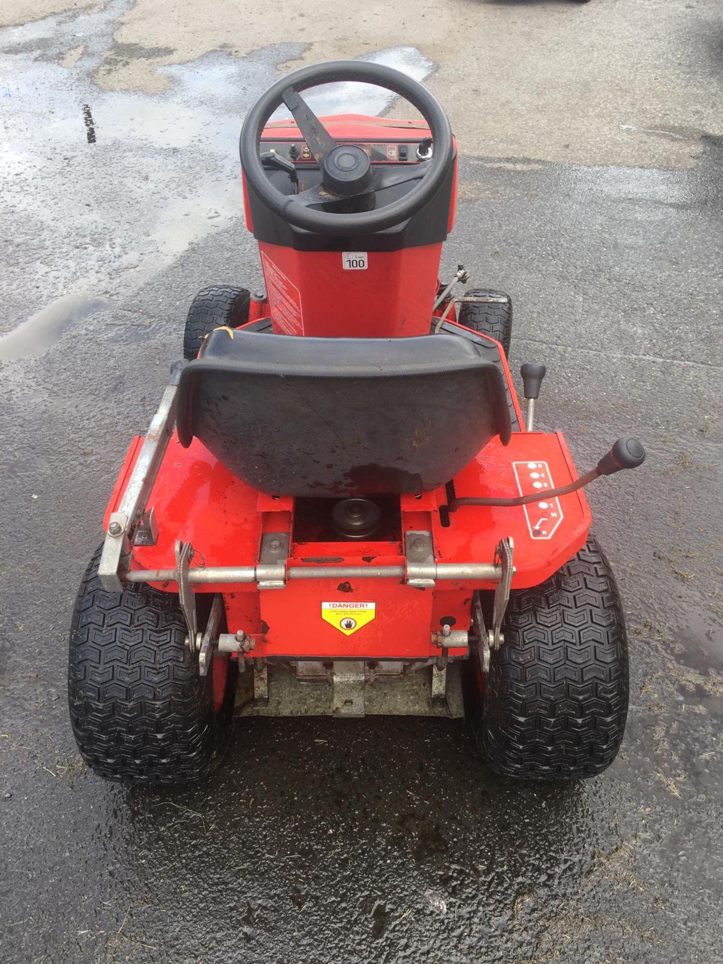 COUNTAX K14 RIDE ON LAWN MOWER, VANGUARD 14HP ENGINE, STARTS, RUNS AND DRIVES *NO VAT* - Image 5 of 12
