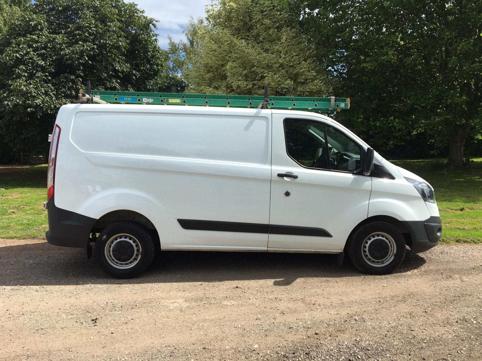 2015/15 REG FORD TRANSIT CUSTOM 270 ECO-TECH 2.2 DIESEL WHITE PANEL VAN, SHOWING 0 FORMER KEEPERS - Image 6 of 13