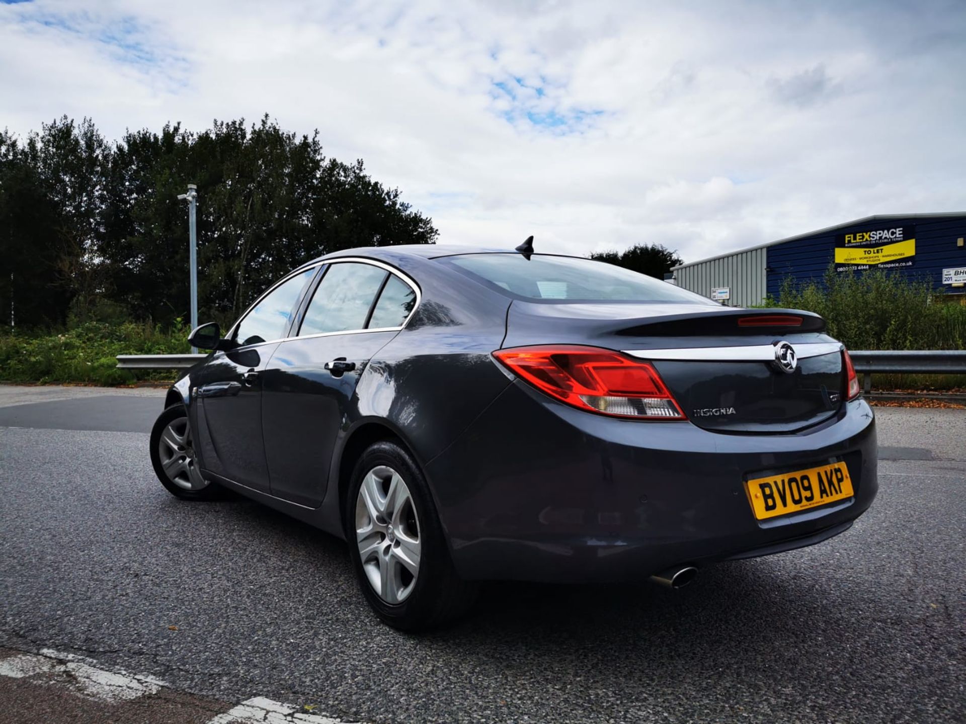 2009/09 REG VAUXHALL INSIGNIA ELITE NAV CDTI 2.0 DIESEL AUTO 4 DOOR SALOON, SHOWING 3 FORMER KEEPERS - Image 4 of 17