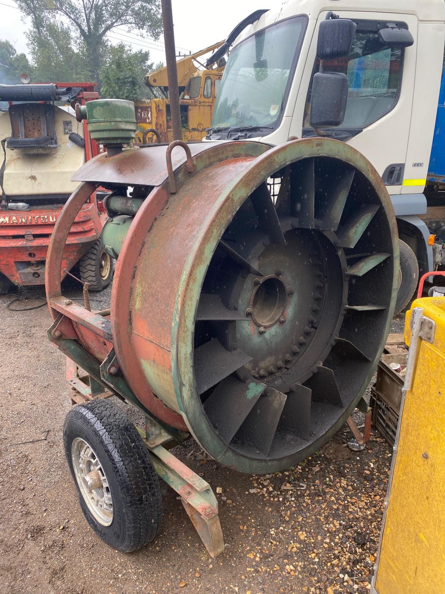 LISTER DIESEL GRAIN DRYING FAN ON TRAILER, NEEDS EXTERNAL DIESEL TANK *PLUS VAT*