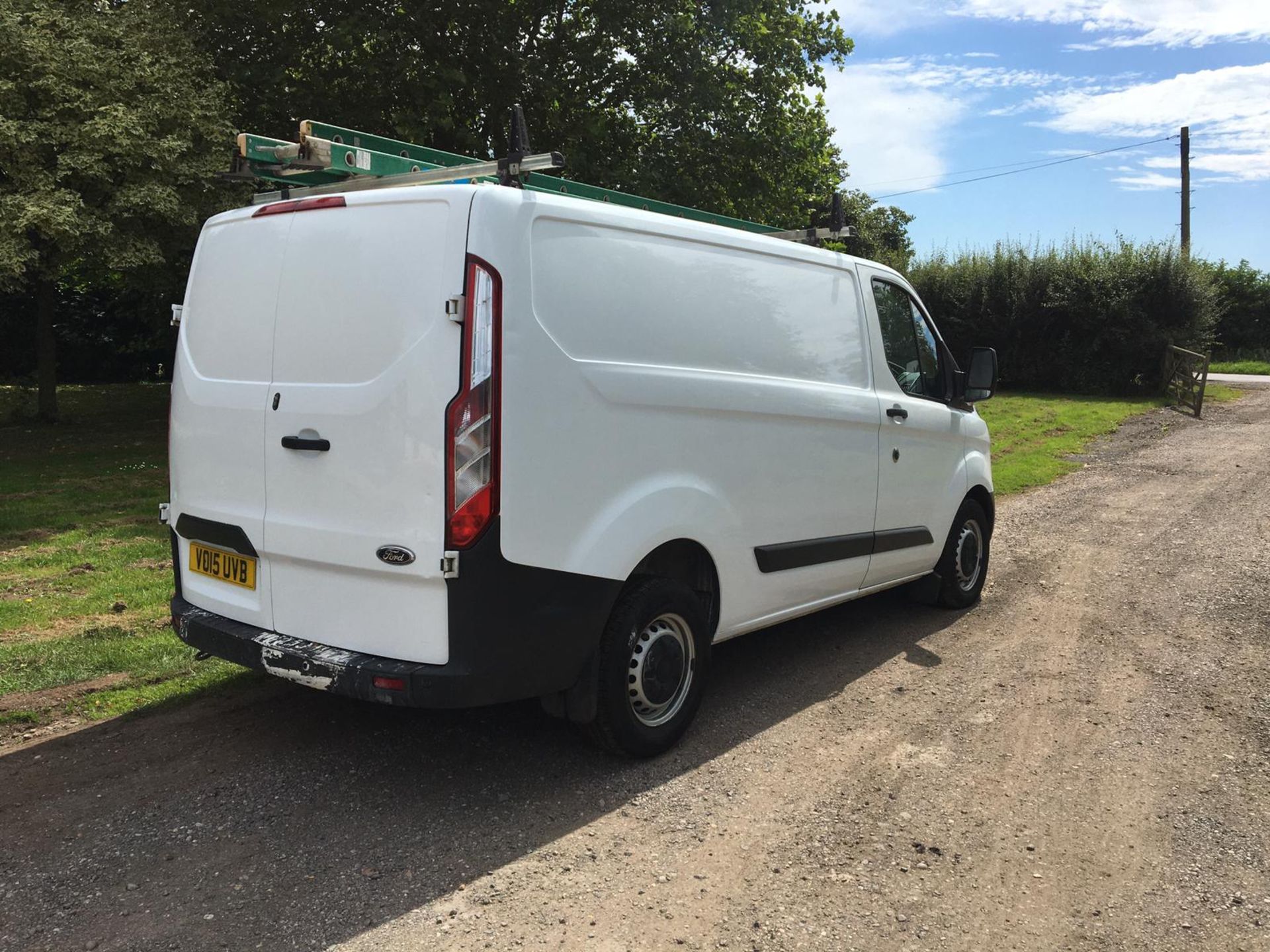 2015/15 REG FORD TRANSIT CUSTOM 270 ECO-TECH 2.2 DIESEL WHITE PANEL VAN, SHOWING 0 FORMER KEEPERS - Image 5 of 13