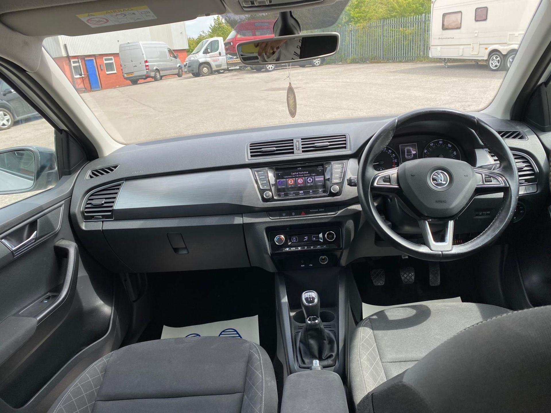 2015/15 REG SKODA FABIA SE L TDI 1.4 DIESEL WHITE 5 DOOR HATCHBACK, SHOWING 1 FORMER KEEPER *NO VAT* - Image 17 of 20