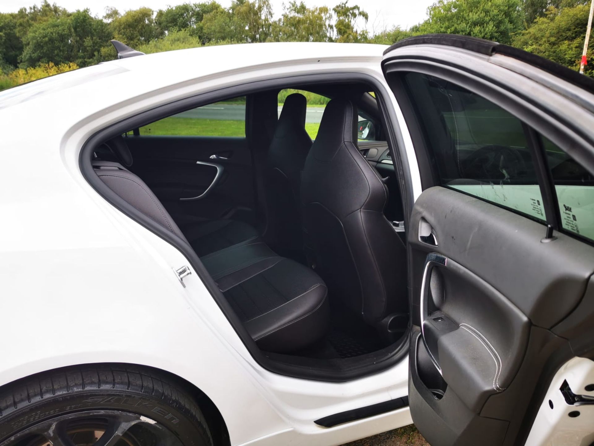 2011/11 REG VAUXHALL INSIGNIA VXR NAV TURBO 4X4 2.8 PETROL 4 DOOR SALOON, SHOWING 4 FORMER KEEPERS - Image 13 of 22