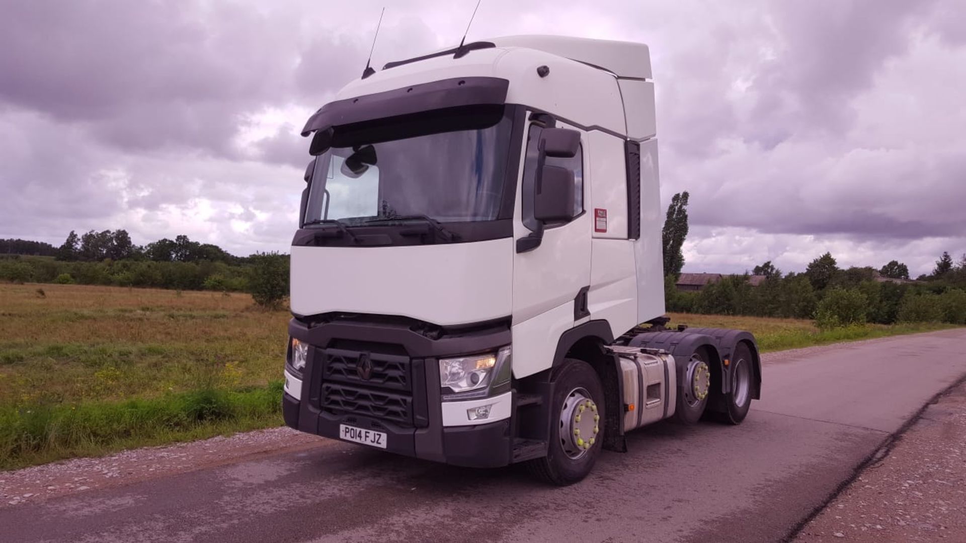 2014/14 REG RENAULT TRUCKS T T460.26 6X2 TML LHD WHITE DIESEL TRACTOR UNIT, SHOWING 1 FORMER KEEPER - Image 2 of 11