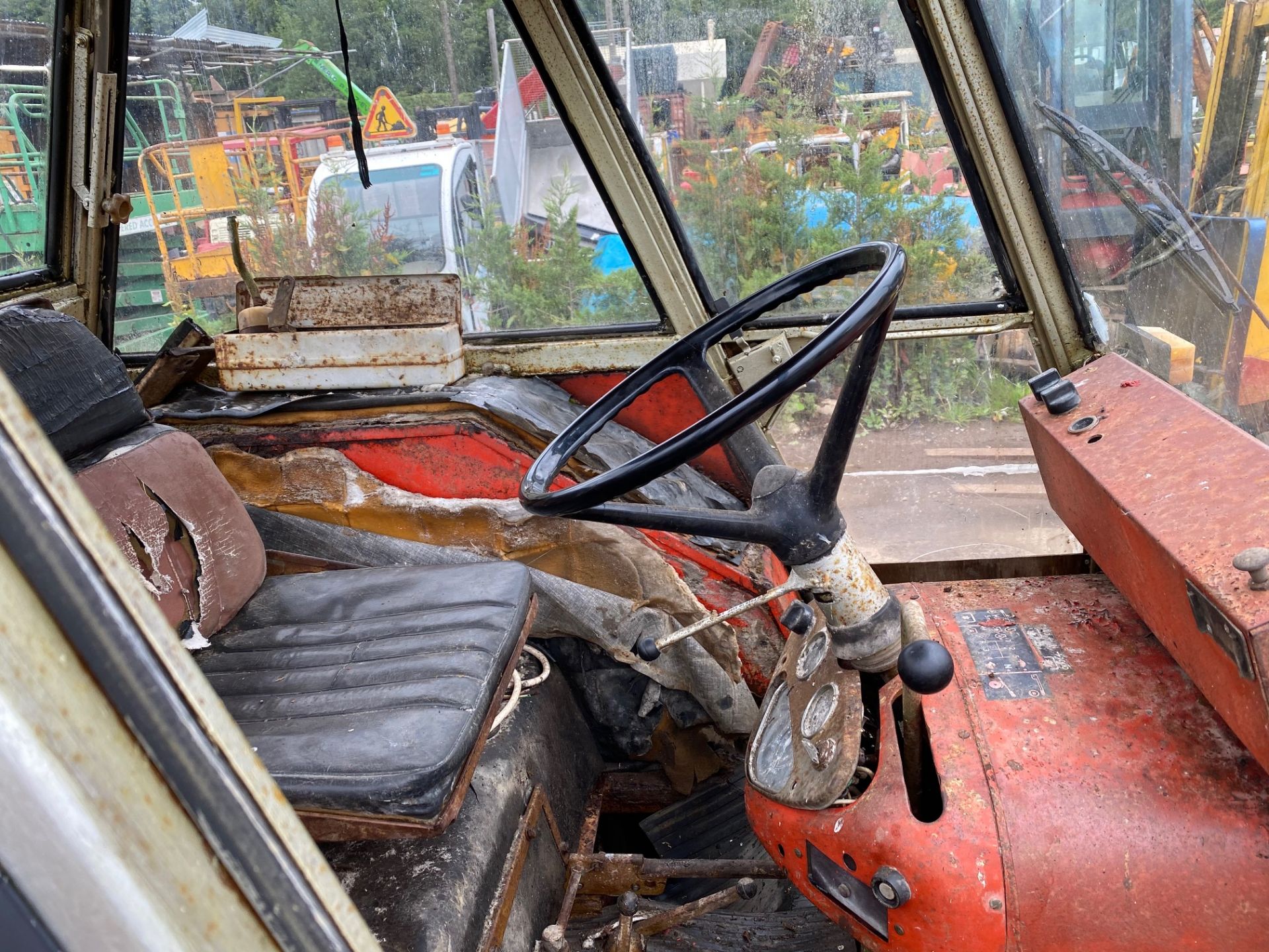 ZETOR 6911 2WD TRACTOR, FULL CAB WITH HEATER, POWER STEERING, GOOD WORKING ORDER *PLUS VAT* - Image 5 of 5